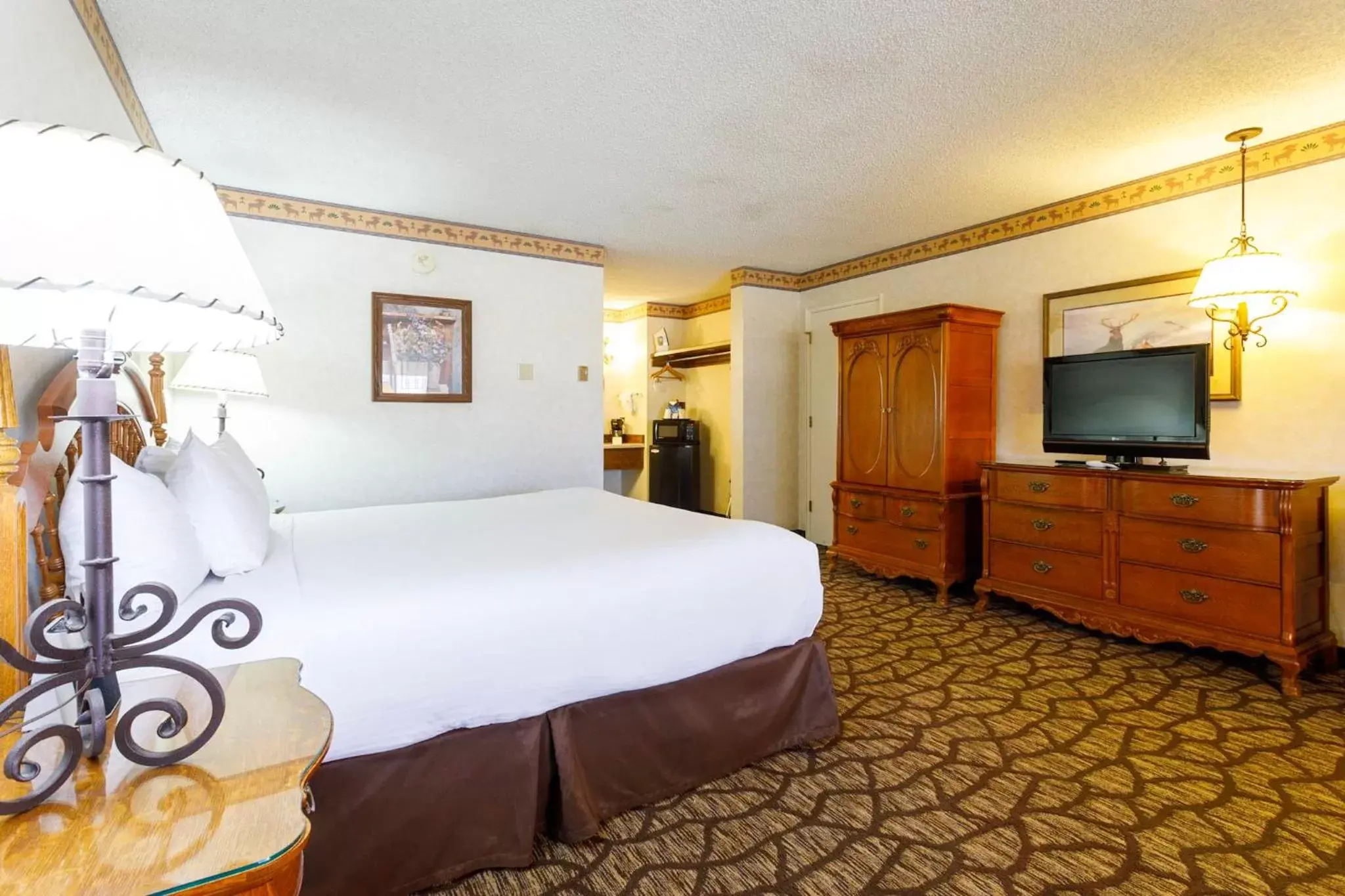 Bed in Gold Country Inn and Casino by Red Lion Hotels