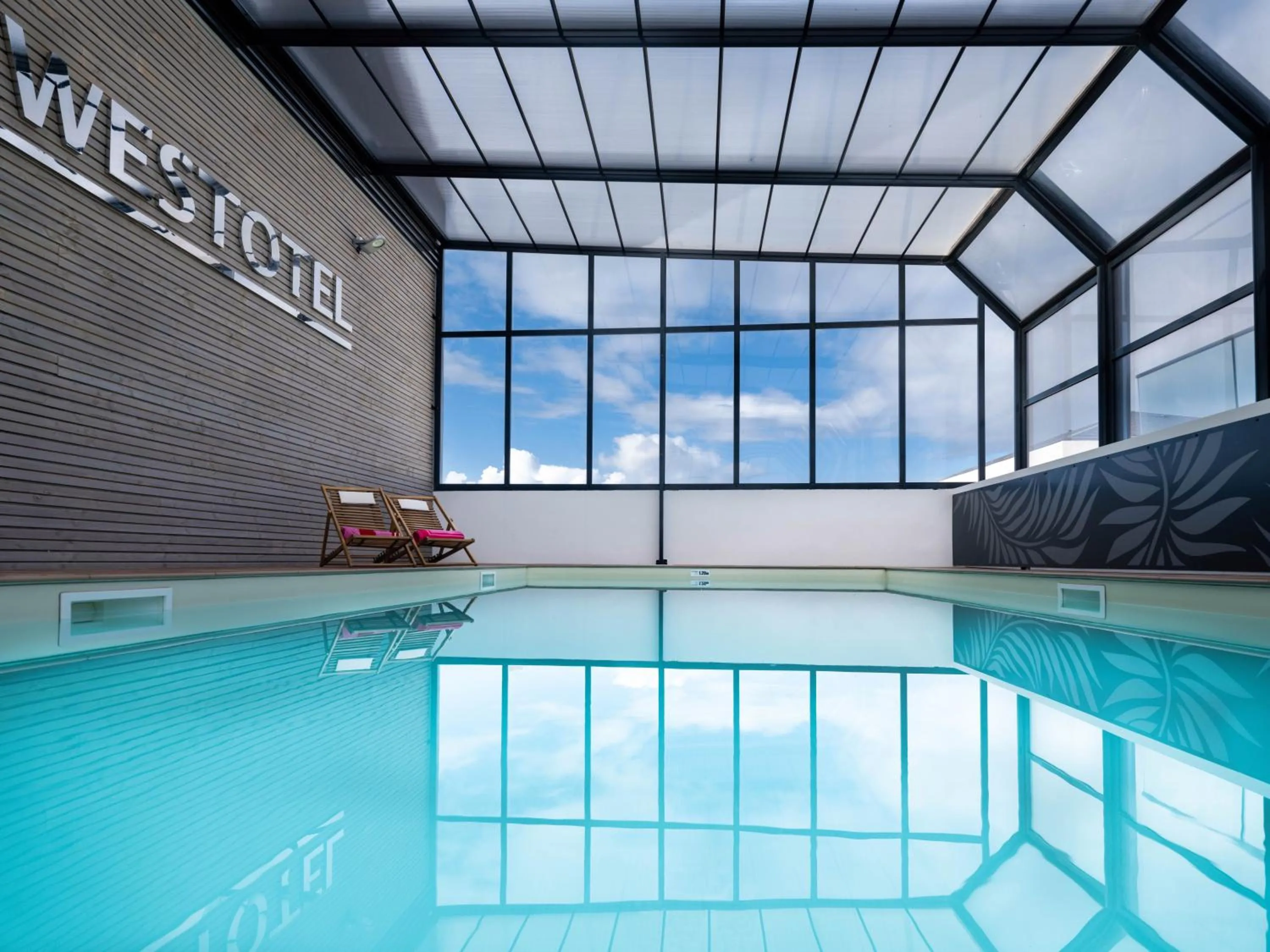 Swimming pool in Westotel Pornic Côte de Jade