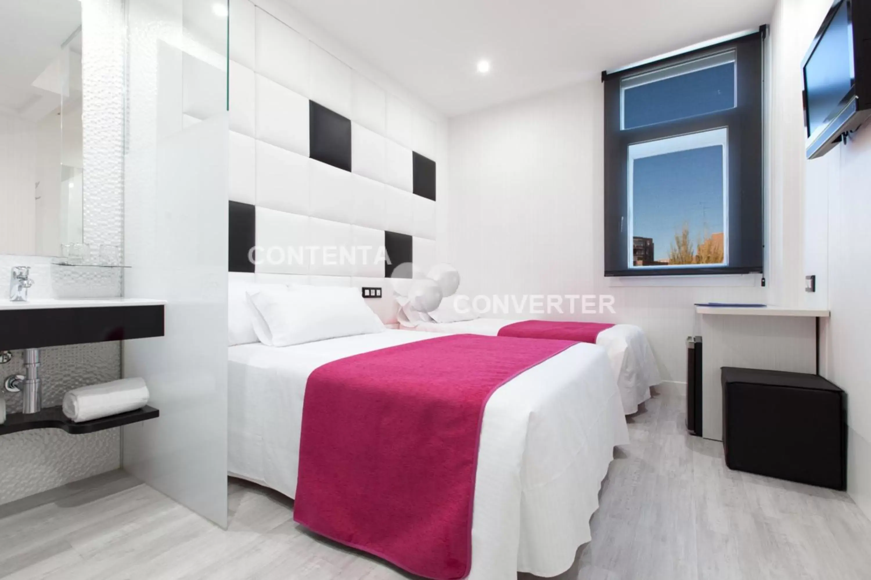 Photo of the whole room, Bed in Hotel Avenida de España