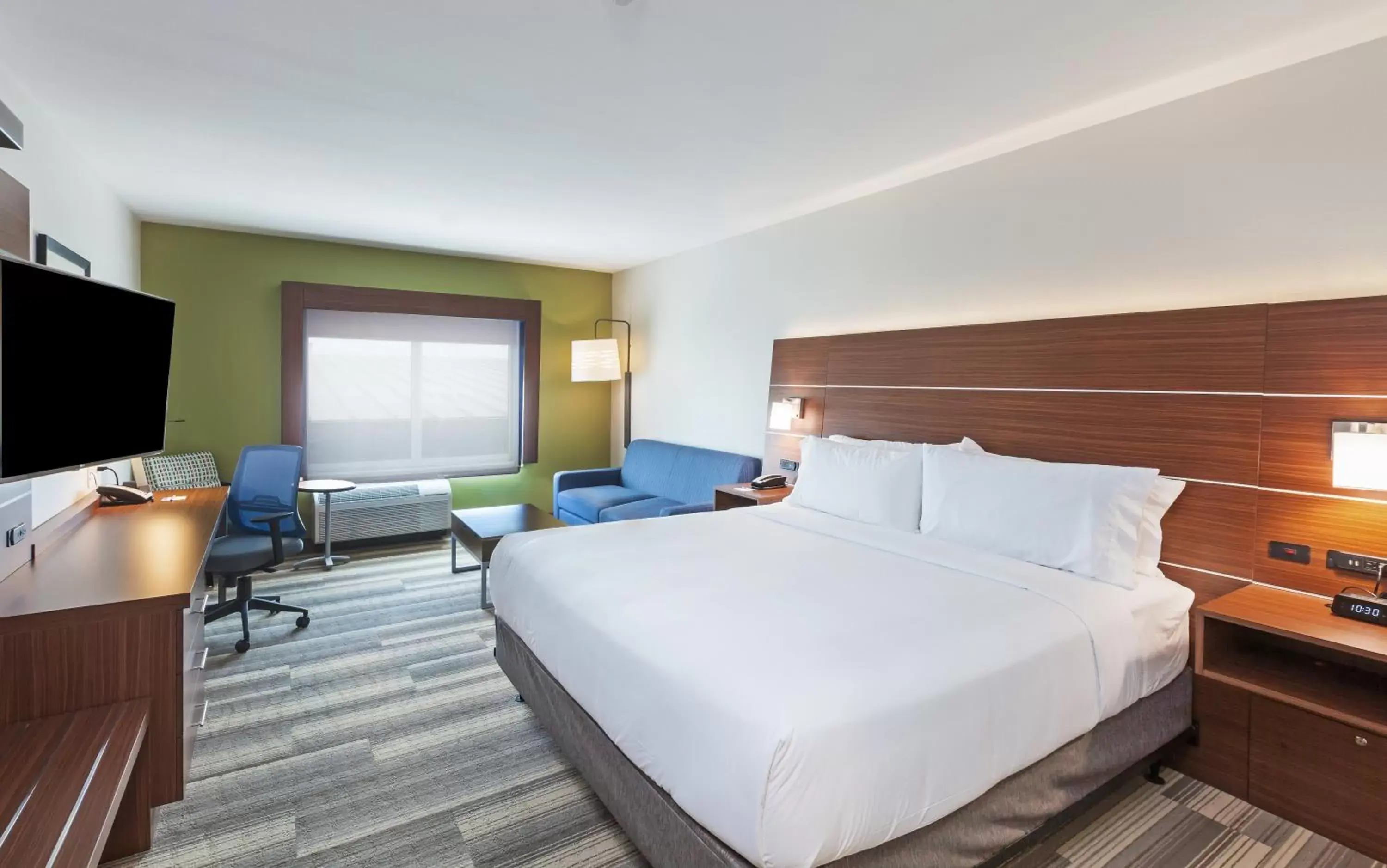 Bedroom, Bed in Holiday Inn Express & Suites Tulsa South - Woodland Hills, an IHG Hotel