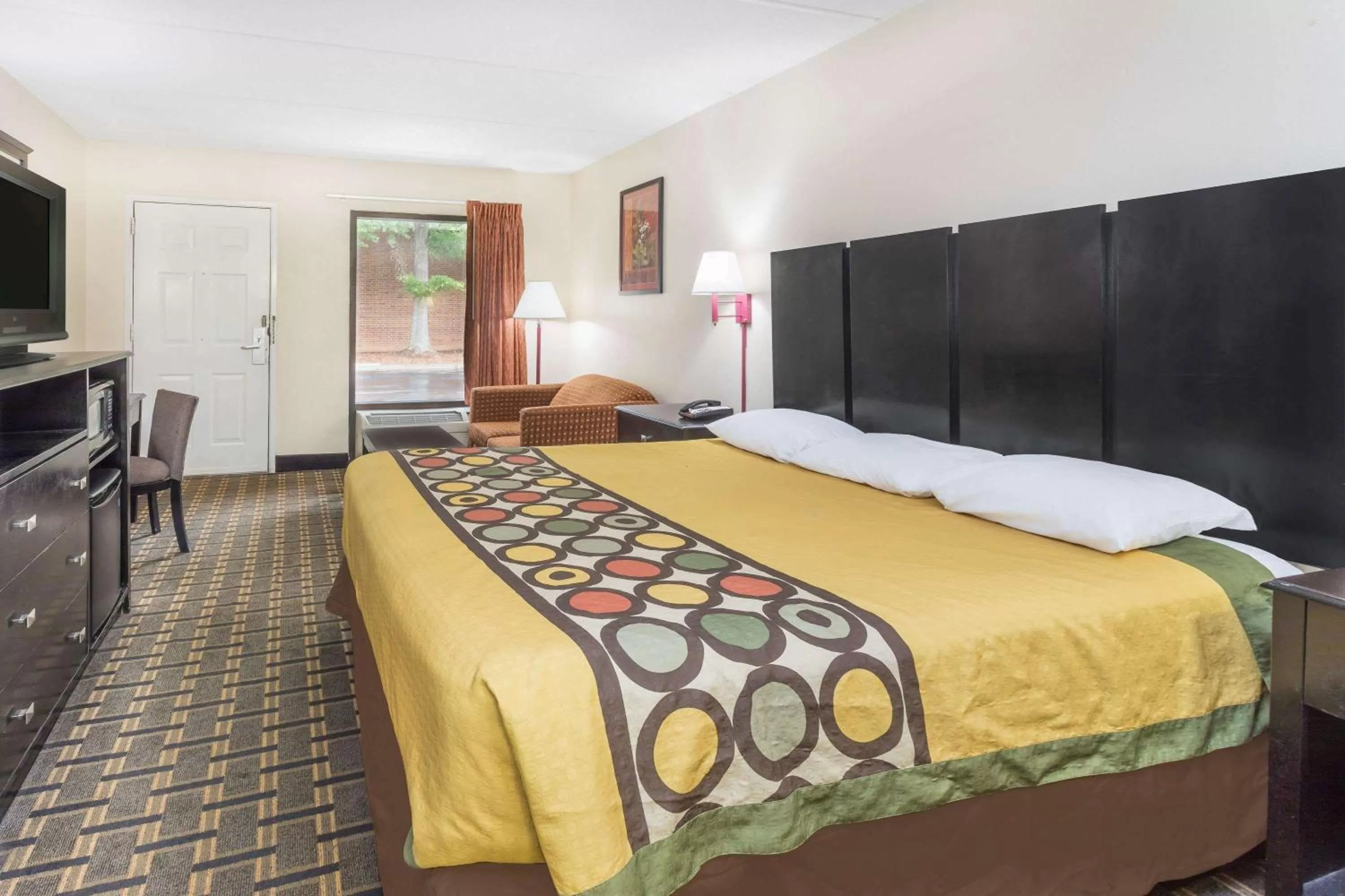Photo of the whole room, Bed in Super 8 by Wyndham Lithonia