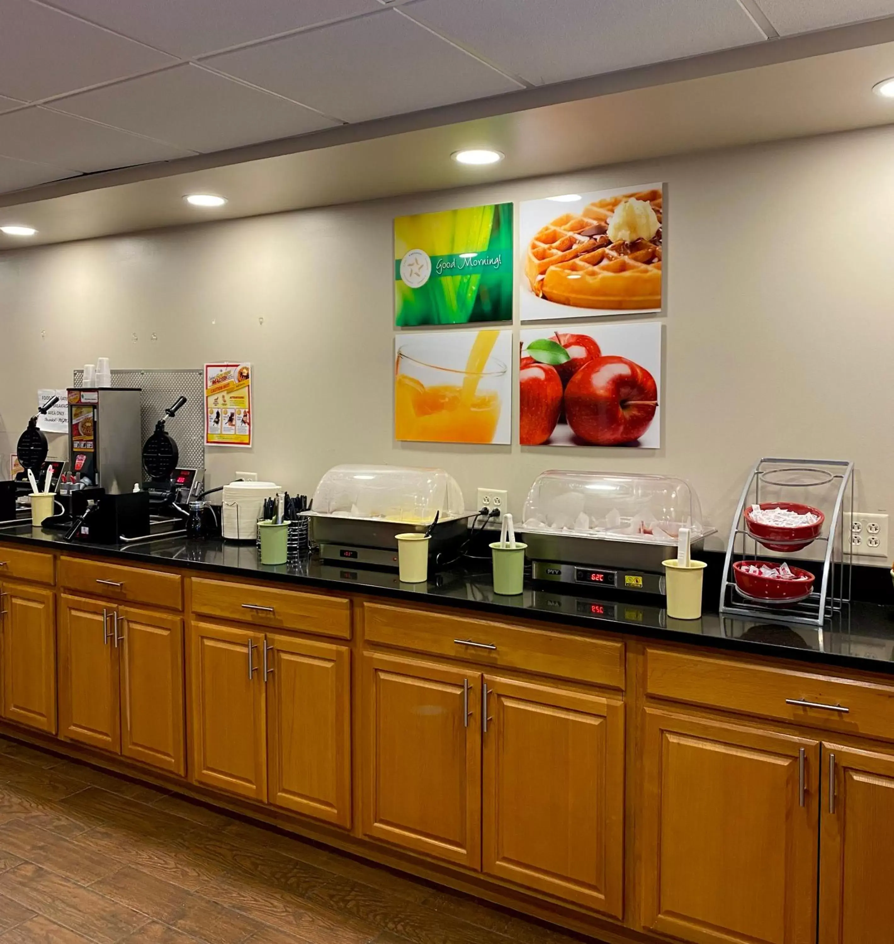 Buffet breakfast in Bangor Suites Airport Hotel