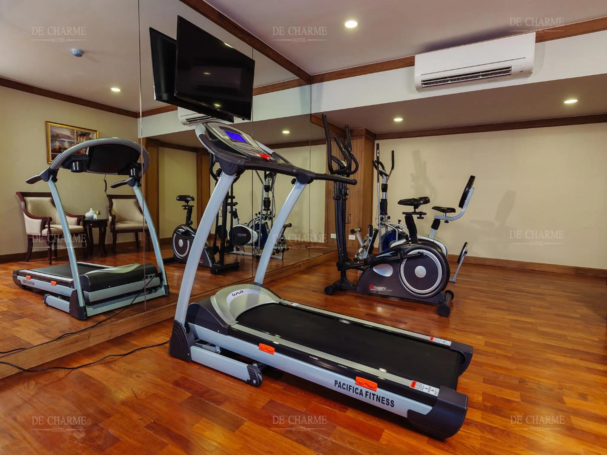 Fitness centre/facilities in Decharme Hotel