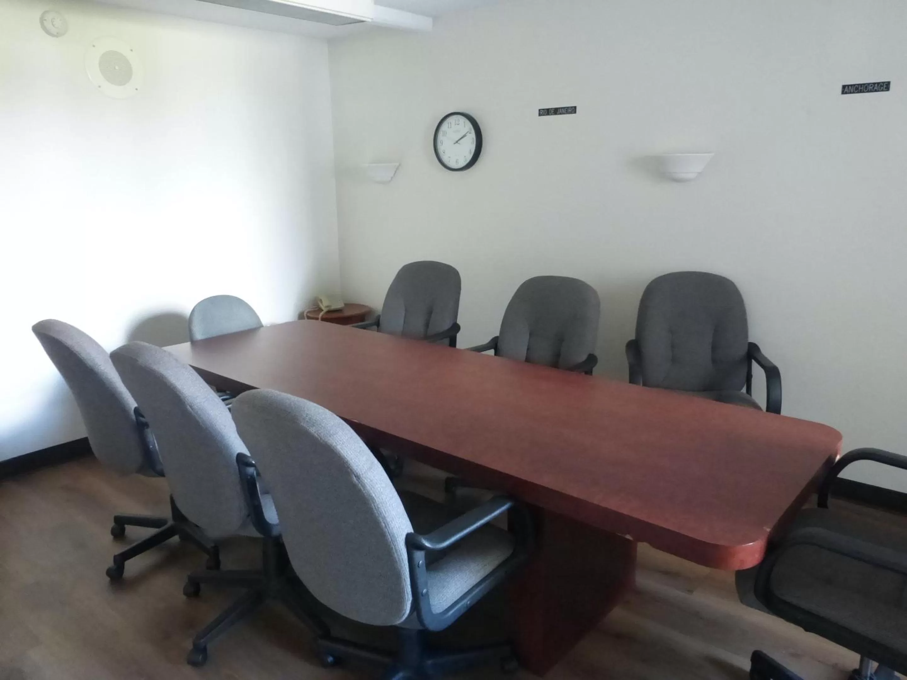 Meeting/conference room in HomeTowne Studios by Red Roof Painted Post