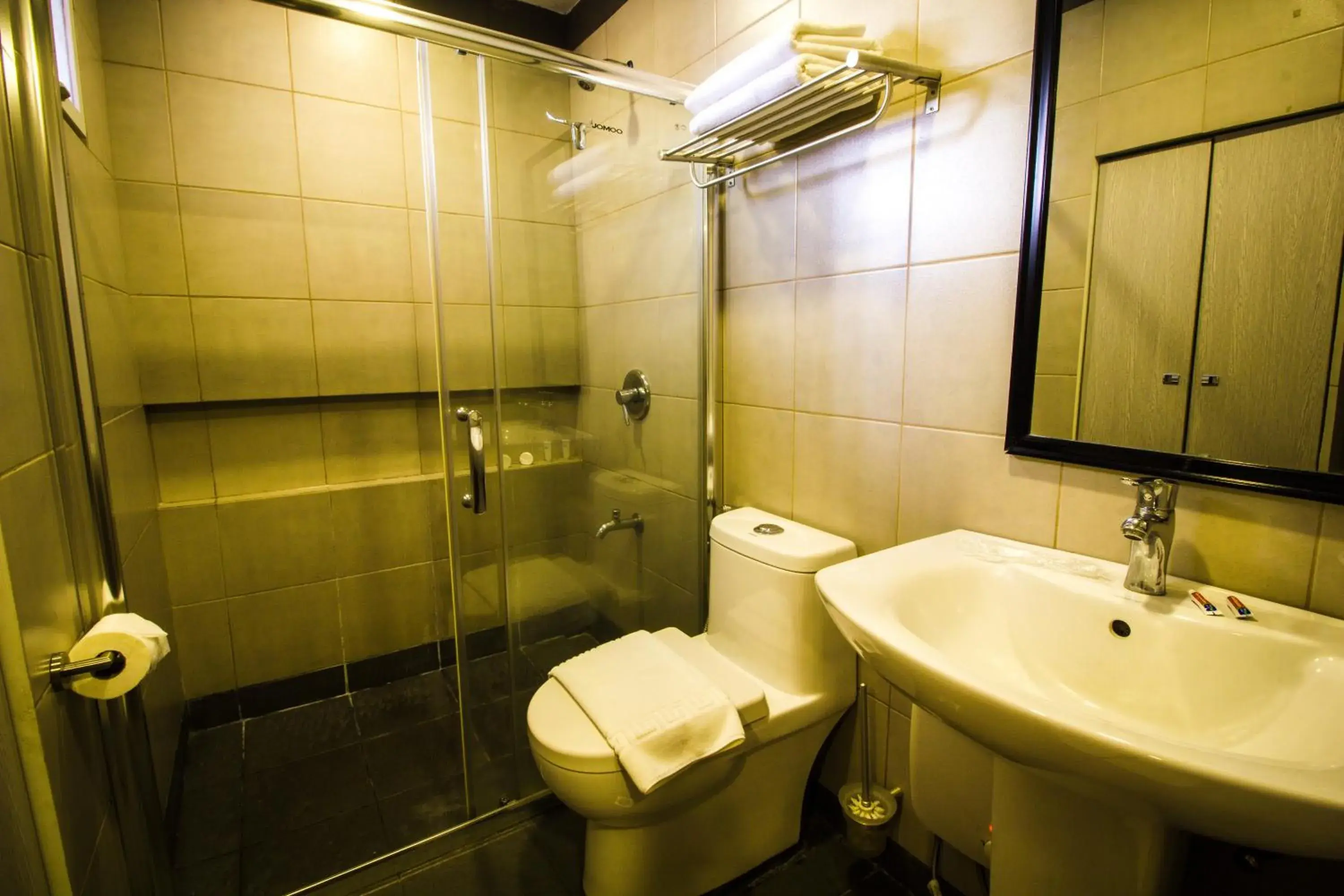 Bathroom in Jade Hotel And Suites