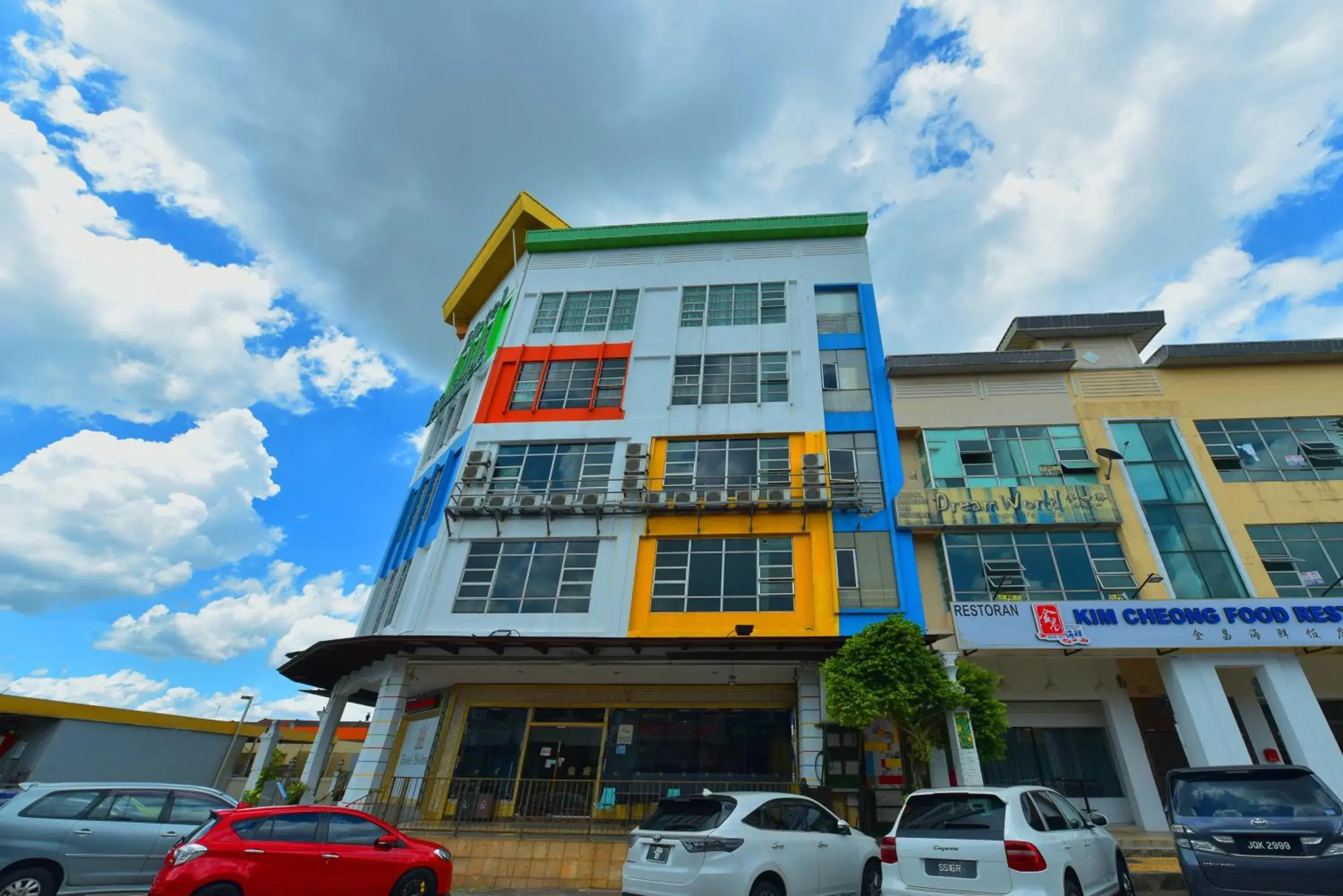 Facade/entrance, Property Building in Townhouse OAK Hotel Holmes Johor Jaya