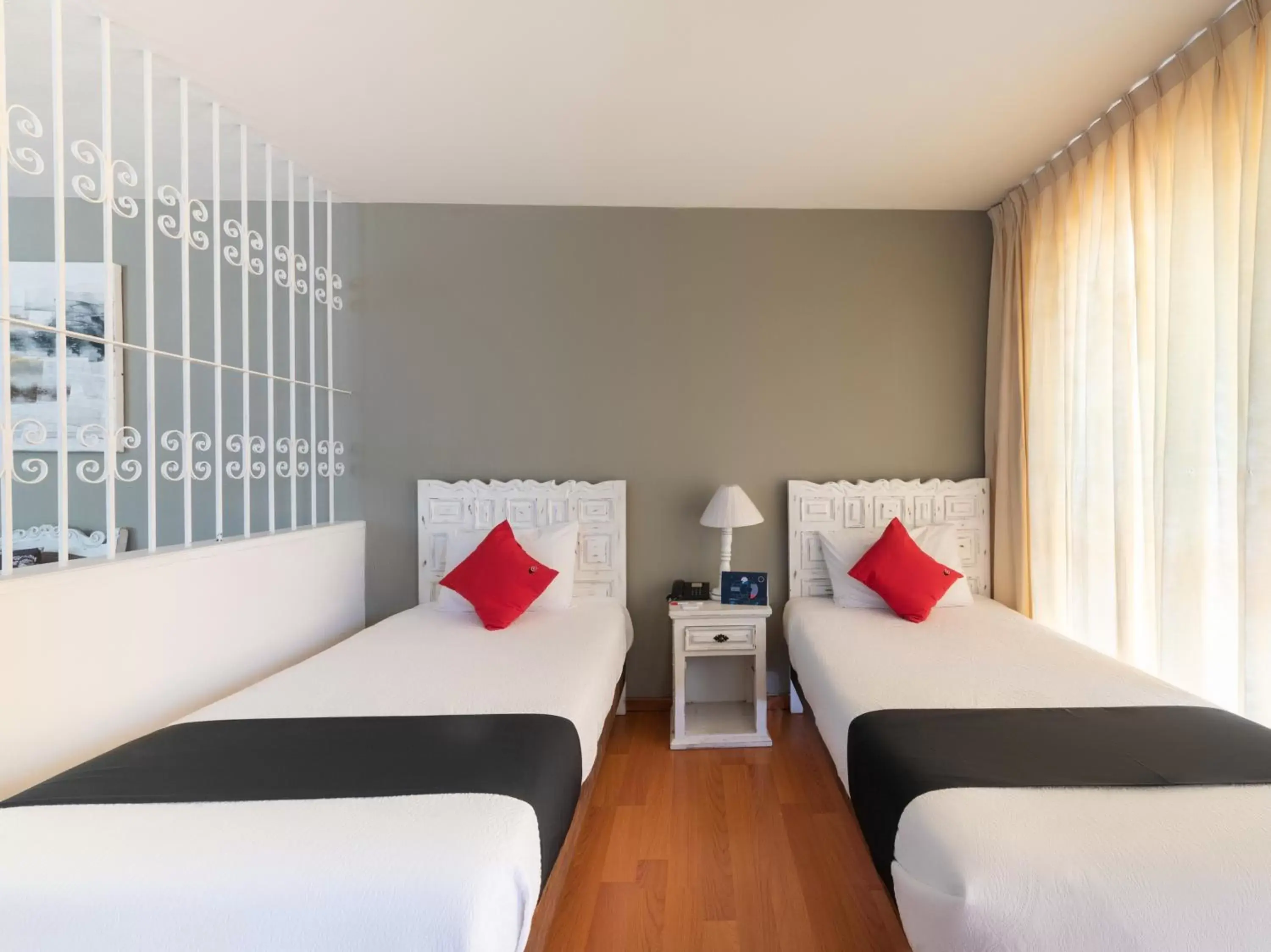 Bedroom, Bed in Suites Internacional