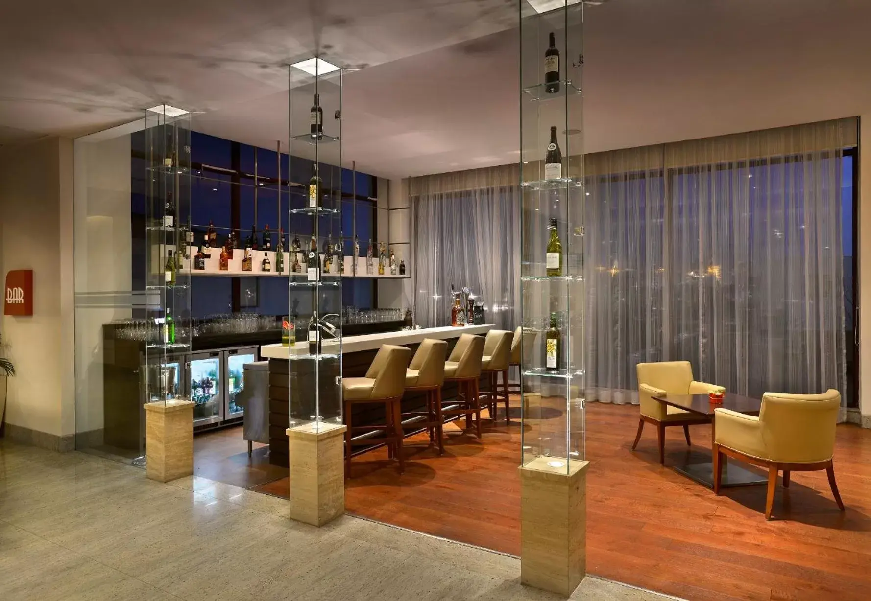 Restaurant/places to eat, Lounge/Bar in Four Points by Sheraton New Delhi, Airport Highway