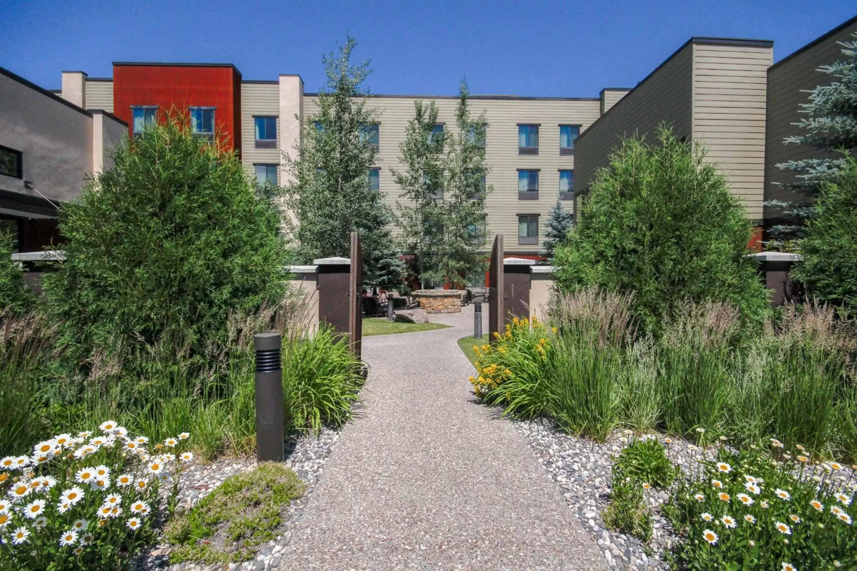 Inner courtyard view, Property Building in Homewood Suites by Hilton Bozeman