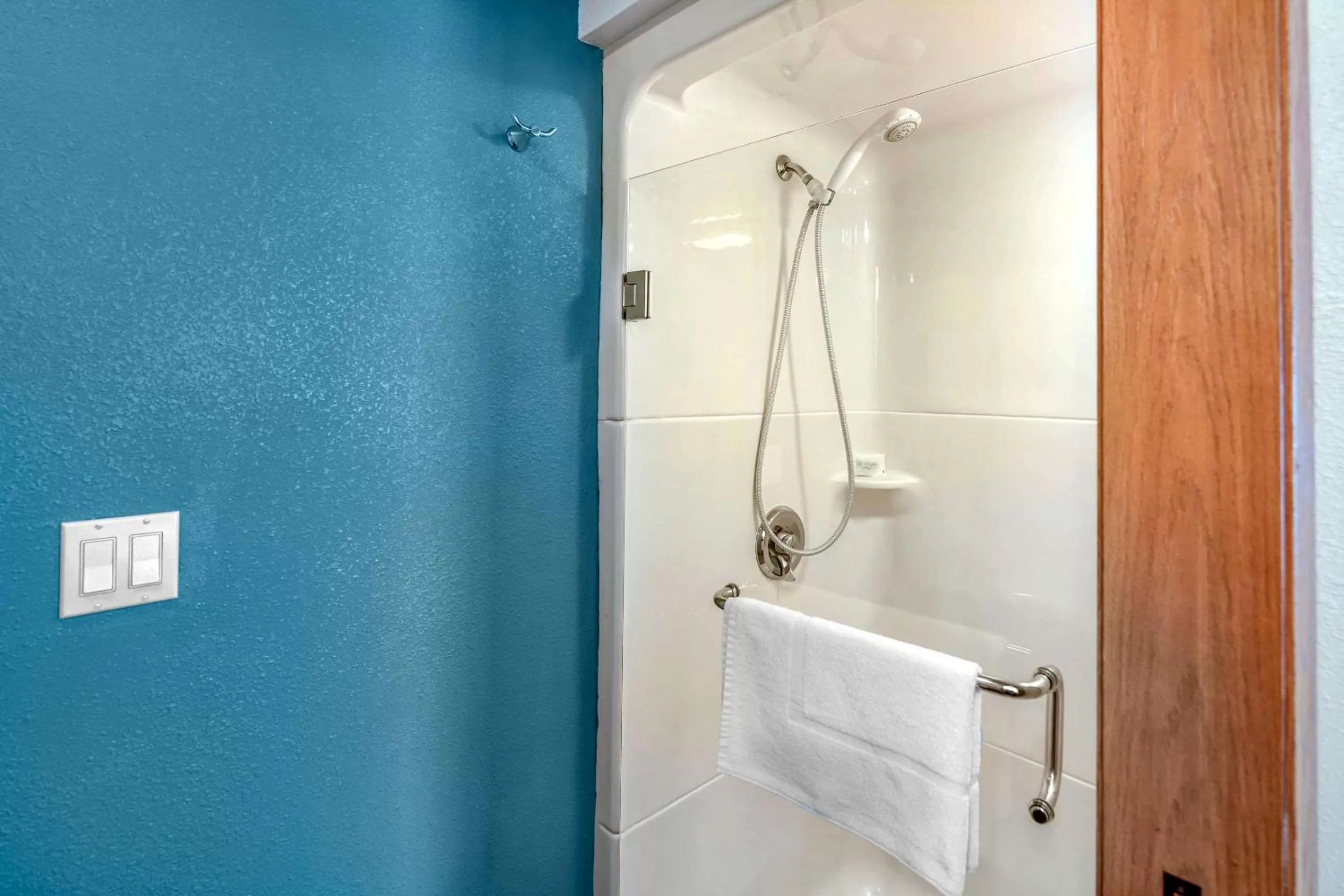 Bathroom in Sleep Inn near Washington State Line