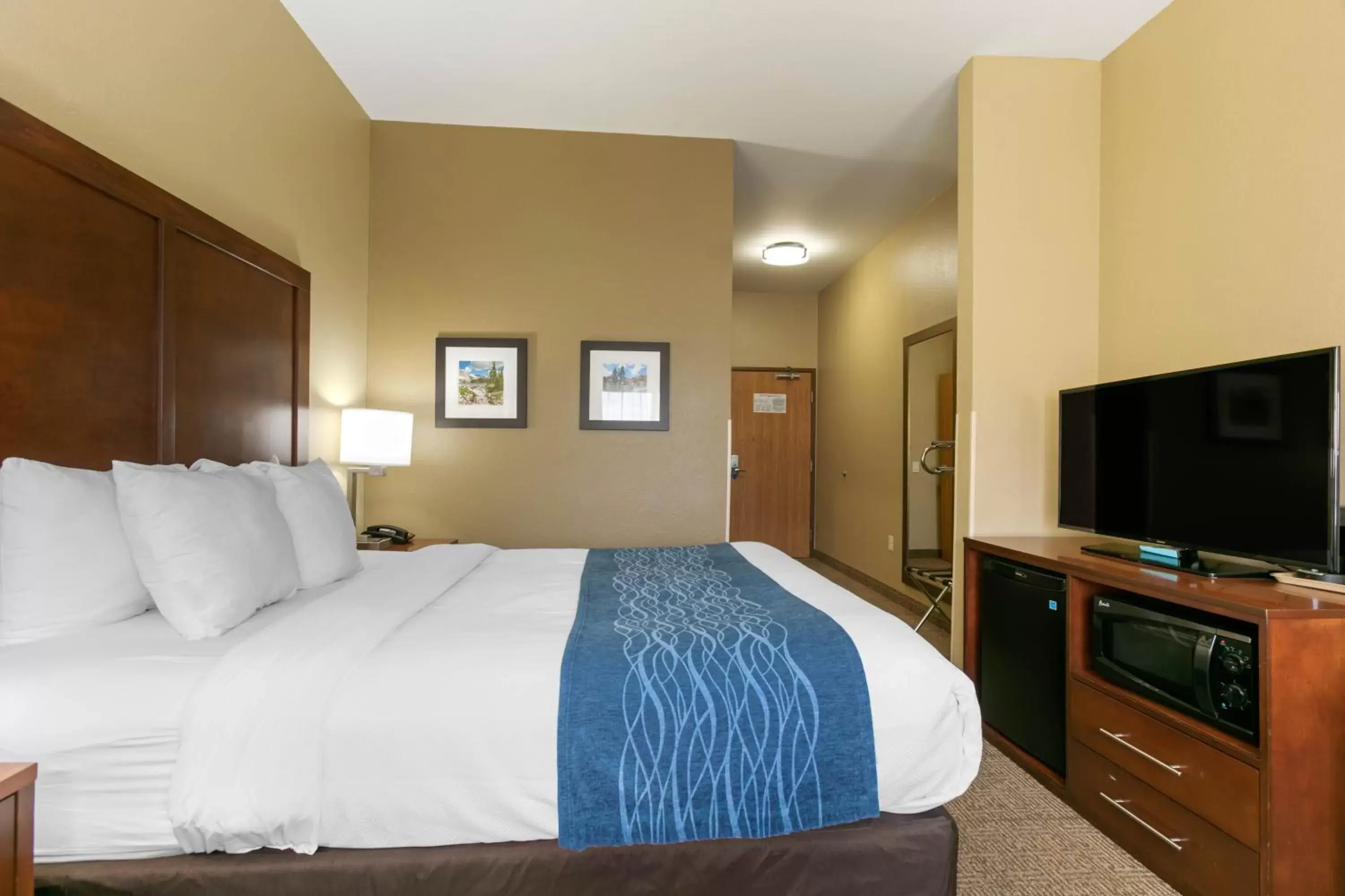 Bedroom, Bed in Comfort Inn Near University of Wyoming