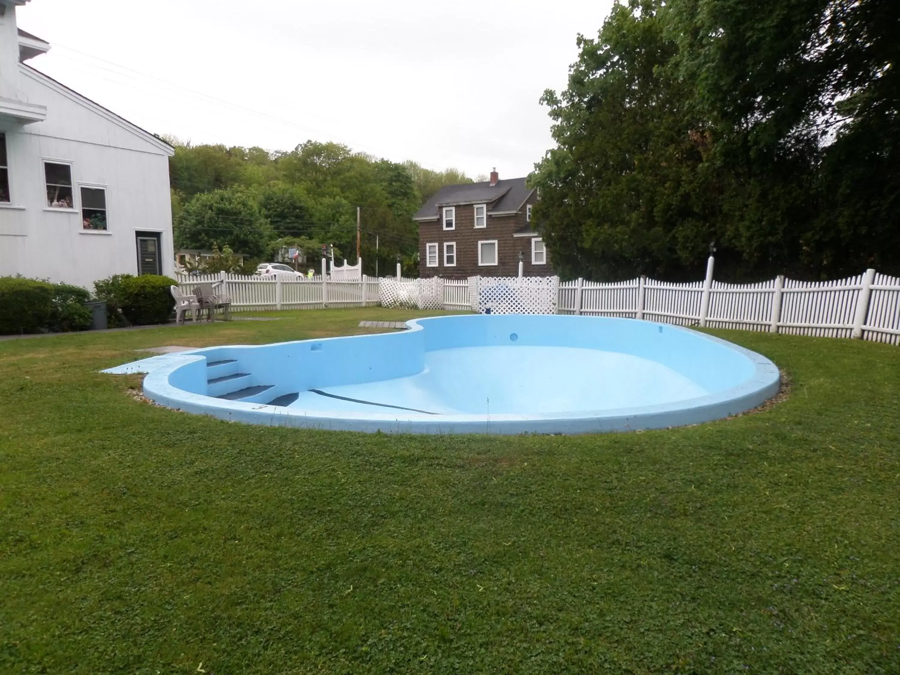 Swimming Pool in Claddagh Motel & Suites