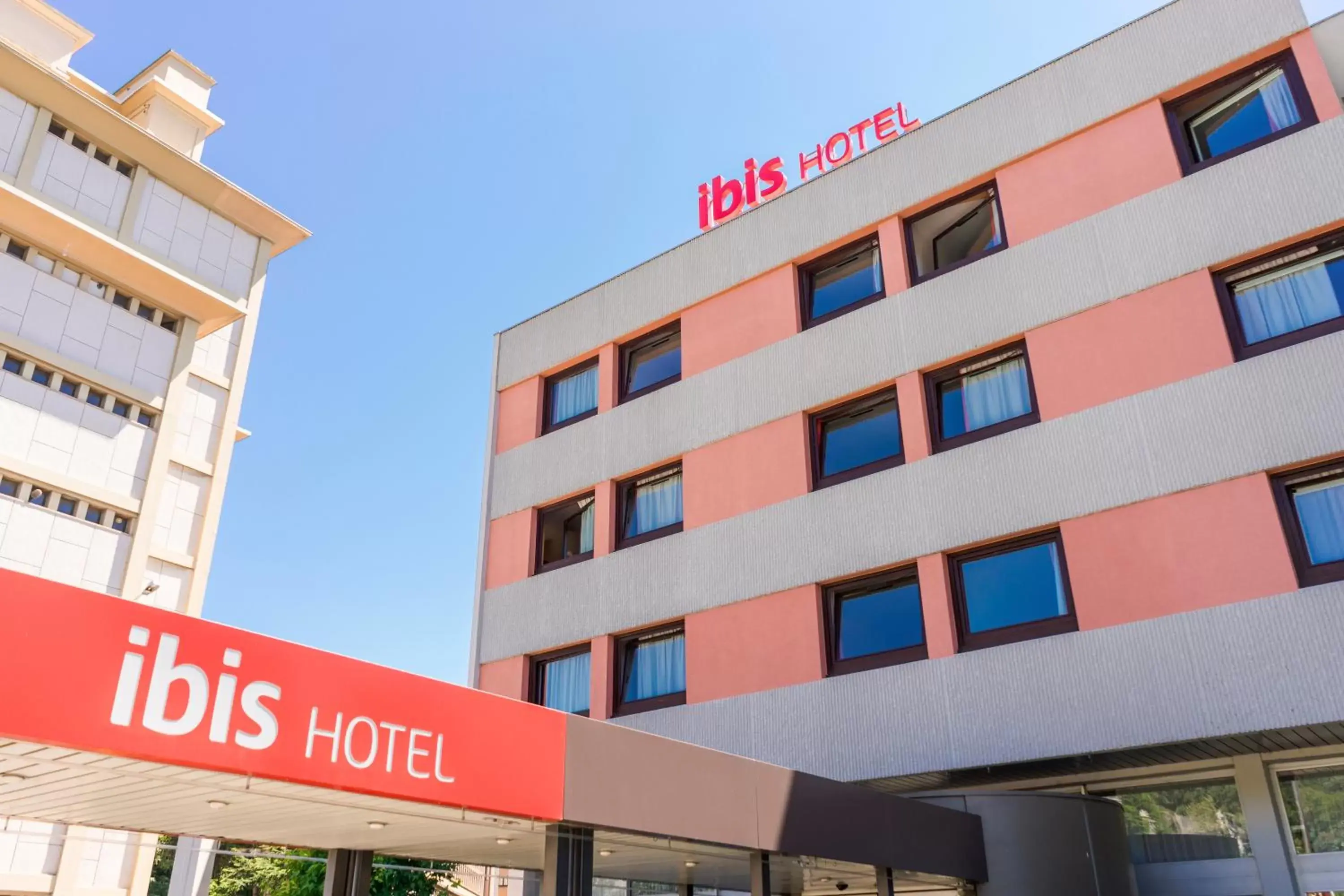 Facade/entrance, Property Building in ibis Grenoble Gare