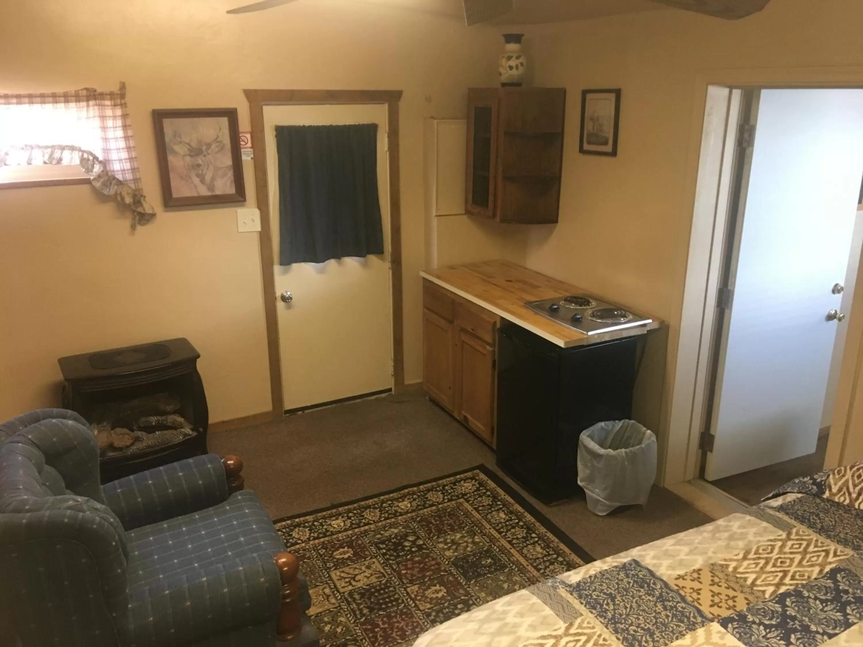 Bedroom in Rainbows End Fishing Resort