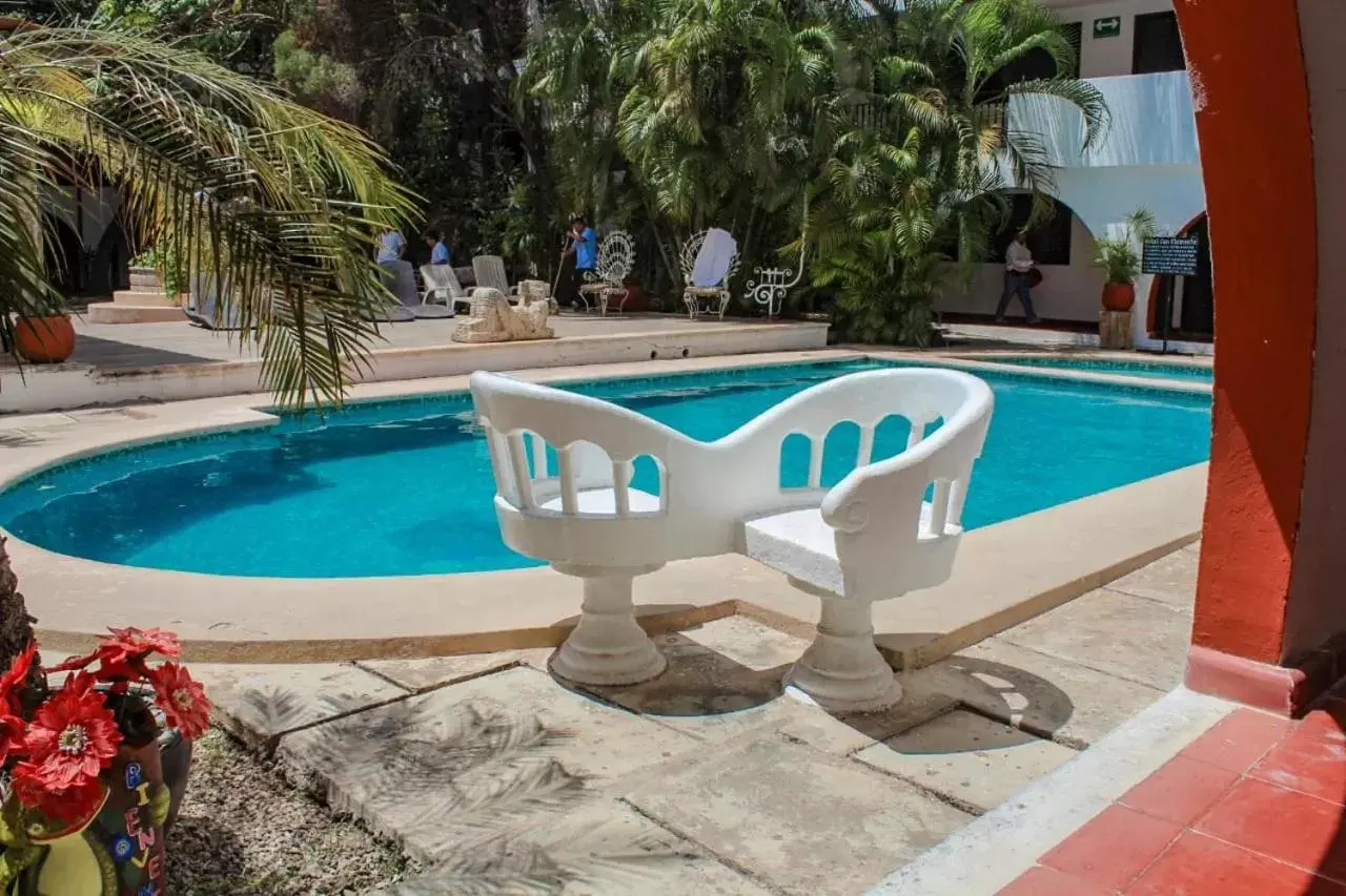 Swimming Pool in Hotel San Clemente