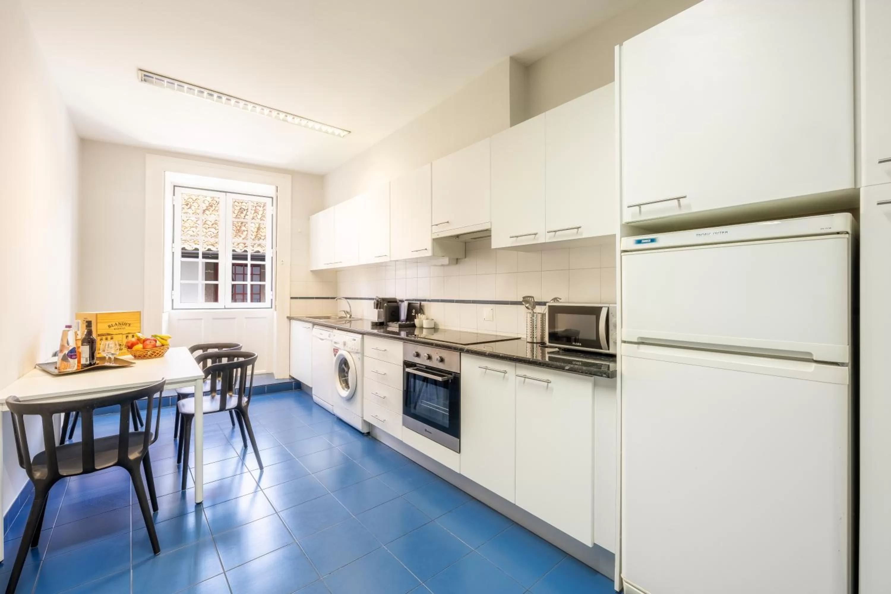 Kitchen or kitchenette in The Wine Lodges by An Island Apart