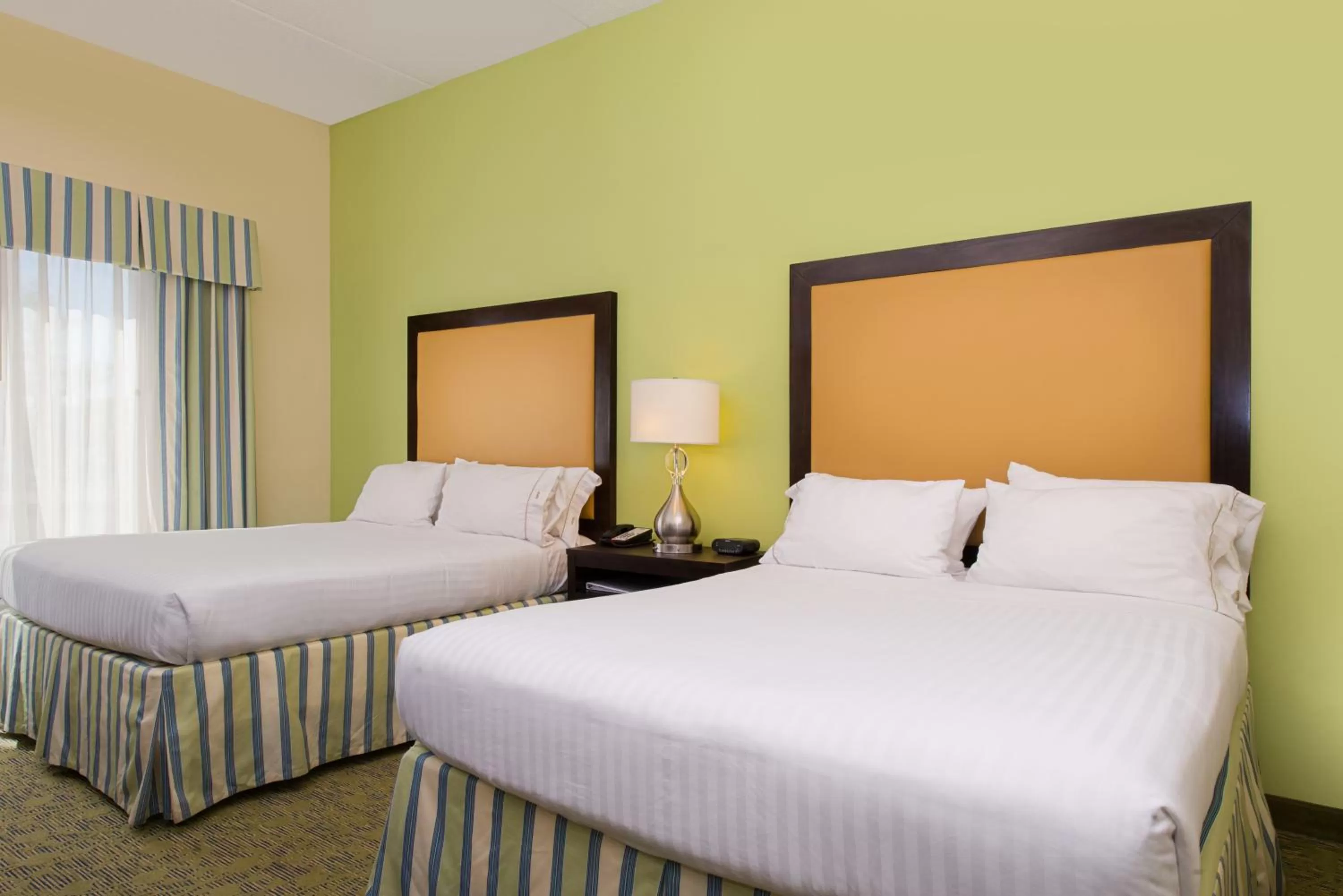Photo of the whole room, Bed in Holiday Inn Express and Suites Dickson City by IHG