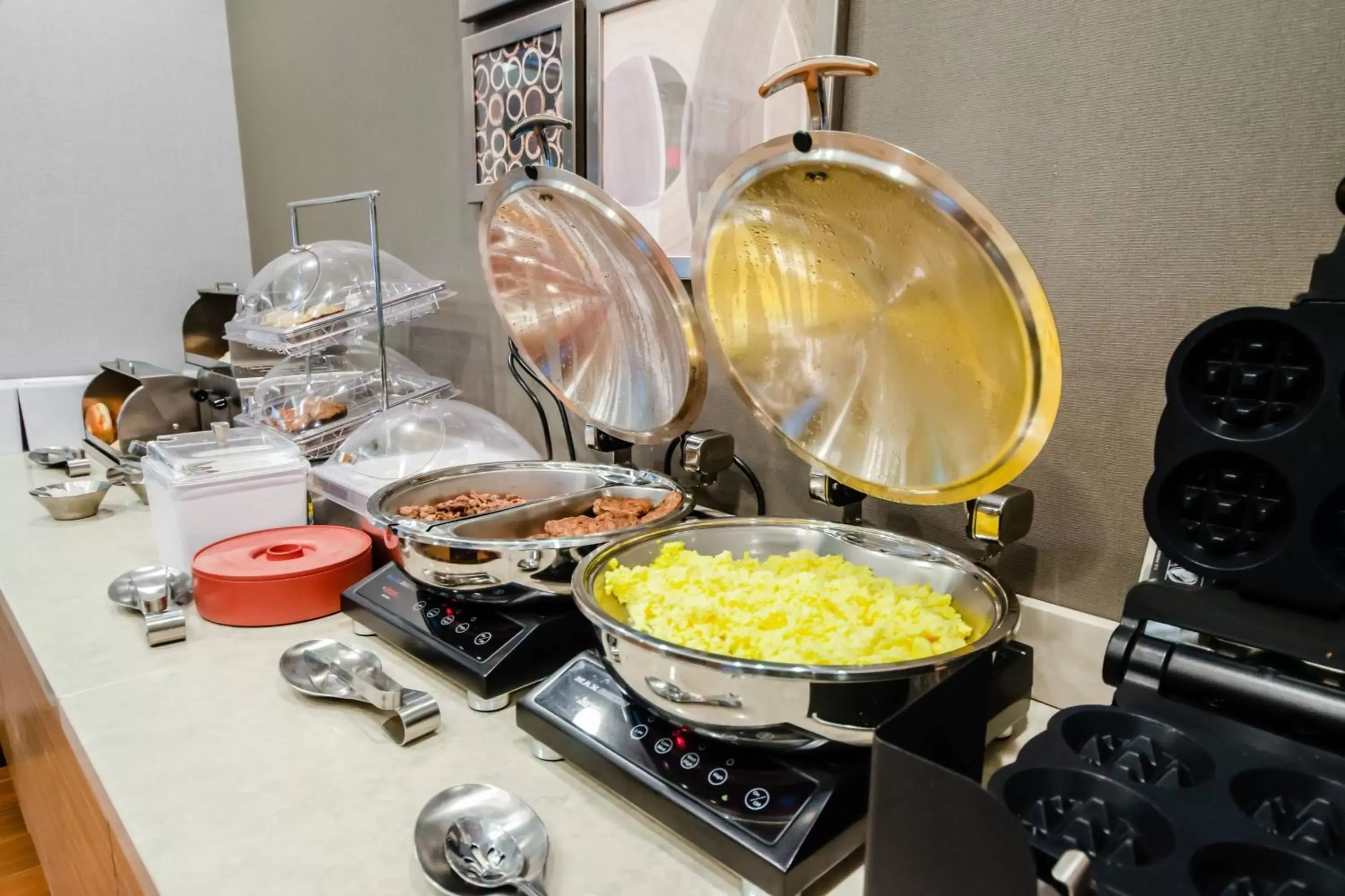 Breakfast in TownePlace Suites by Marriott Temple