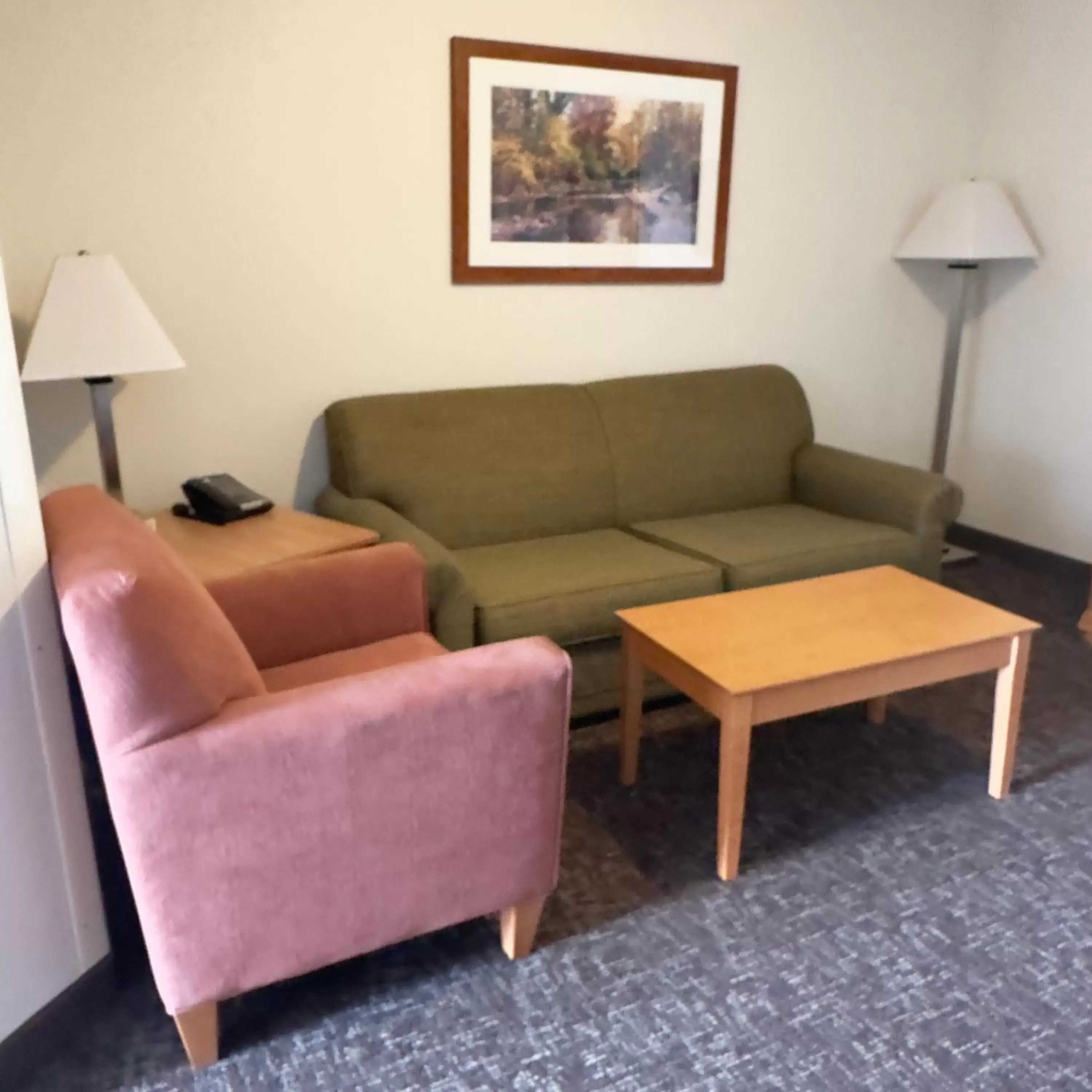 Seating Area in Duluth Inn & Suites Near Spirit Mountain