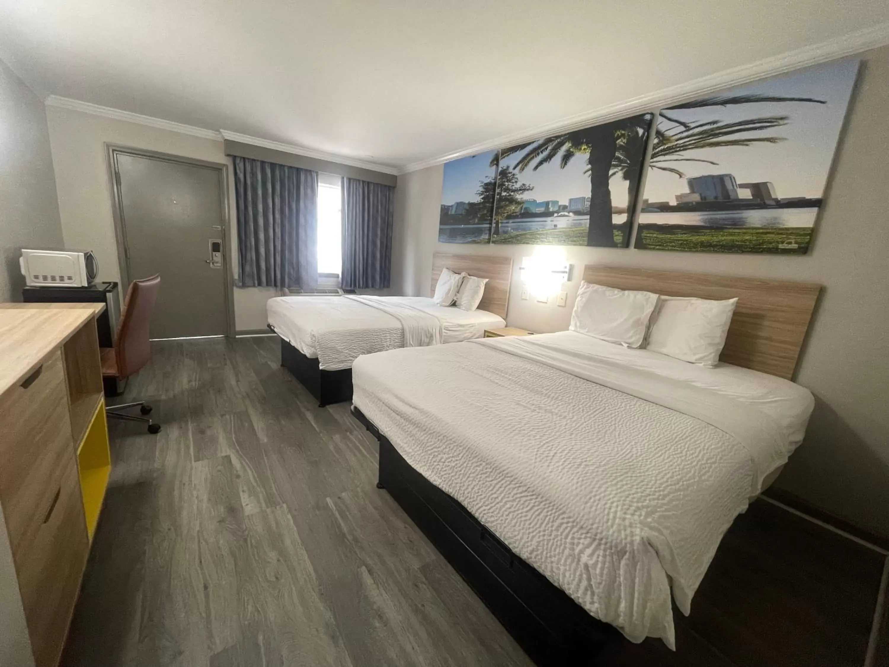 Bed in Days Inn by Wyndham Slidell