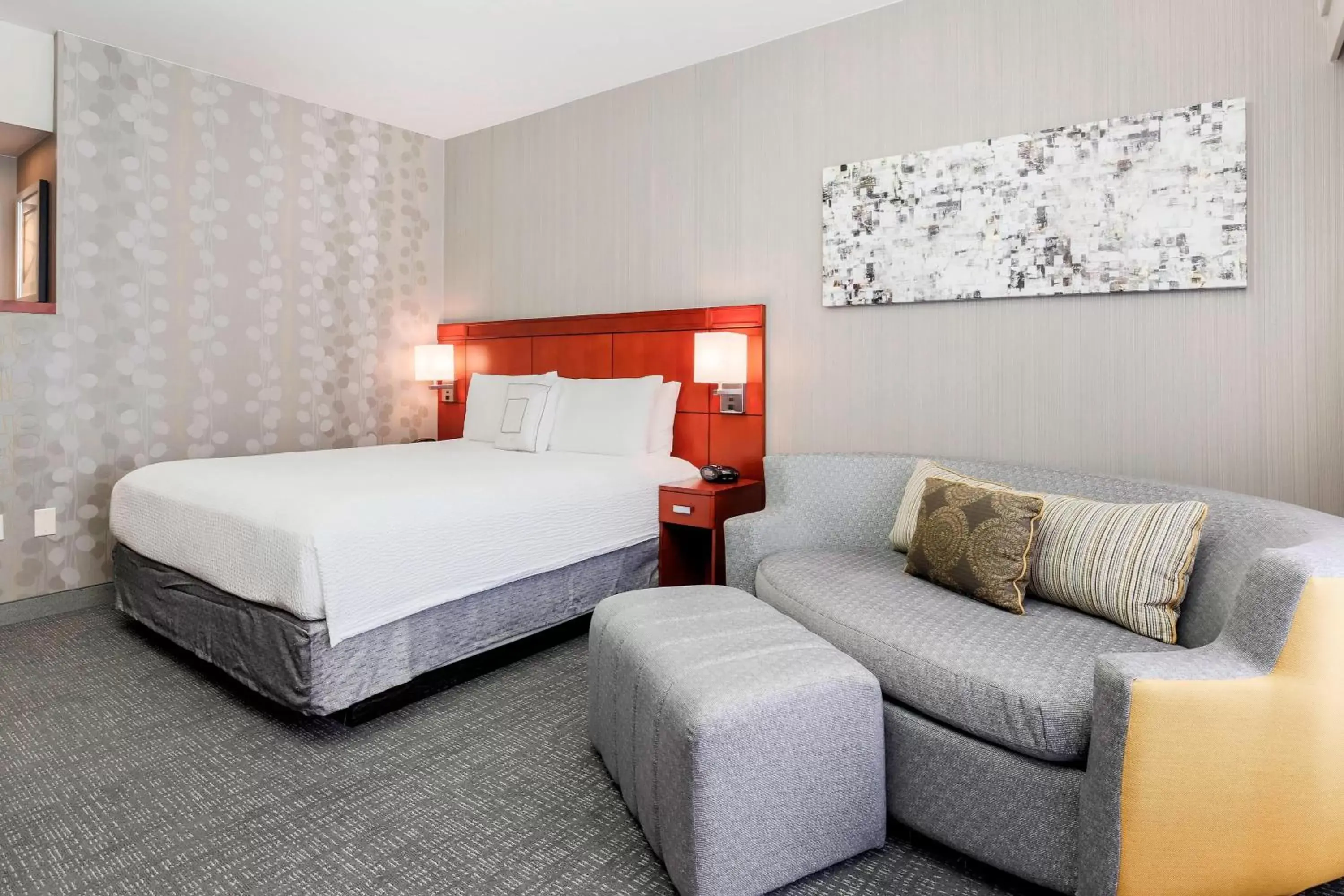 Photo of the whole room, Bed in Courtyard by Marriott Dallas Arlington South