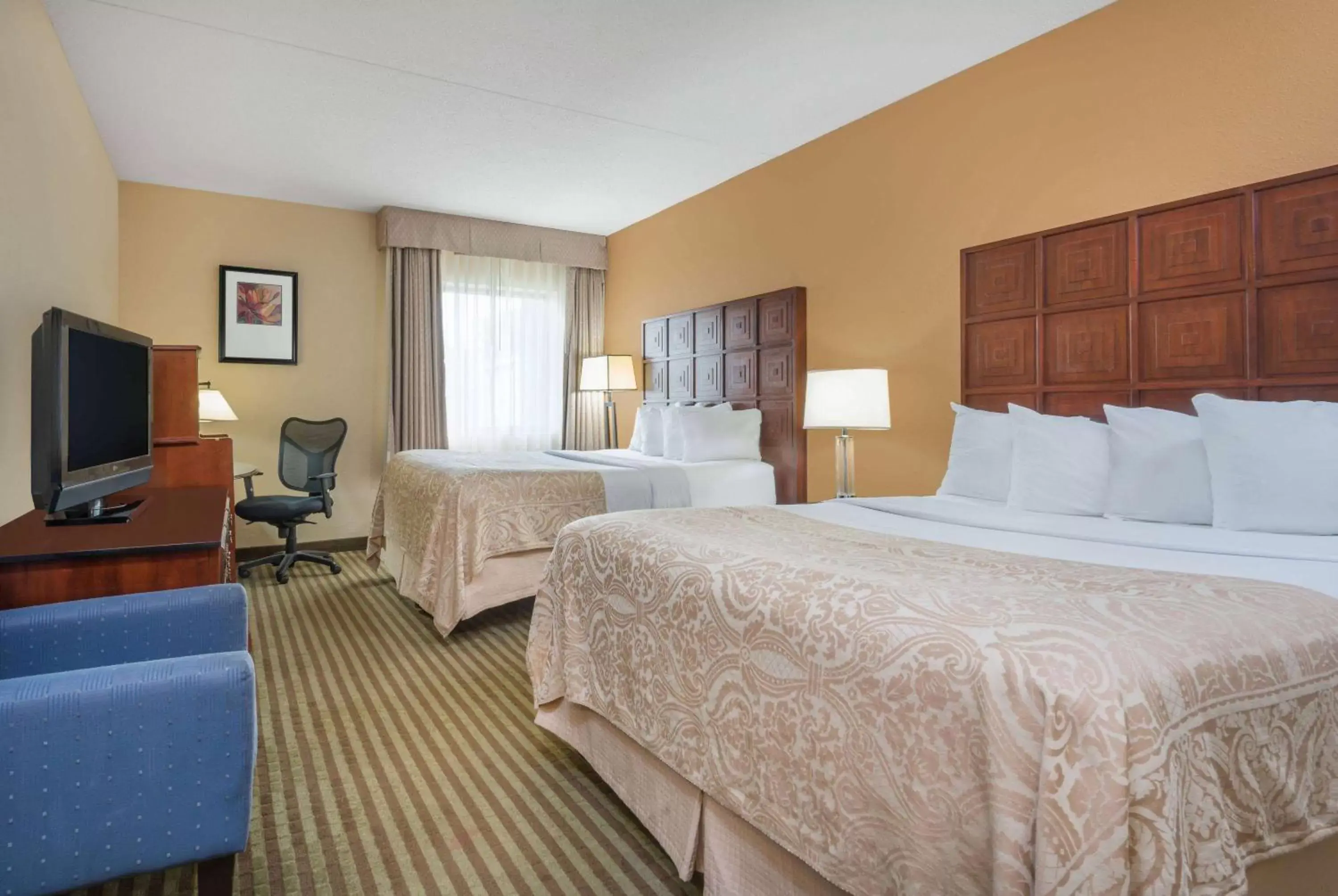 Photo of the whole room, Bed in Ramada by Wyndham Columbus North