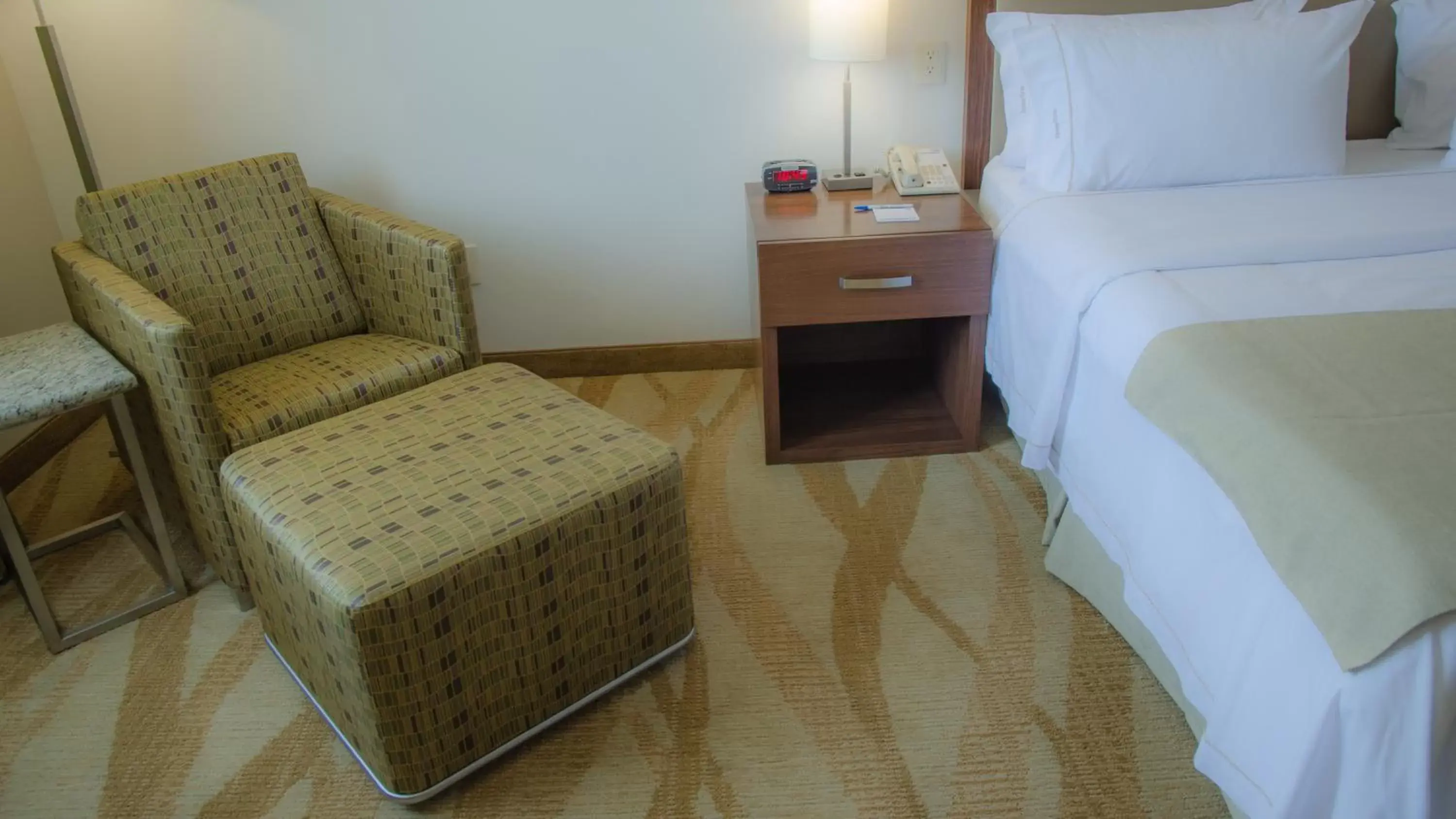 Photo of the whole room, Bed in Holiday Inn Express and Suites Celaya, an IHG Hotel