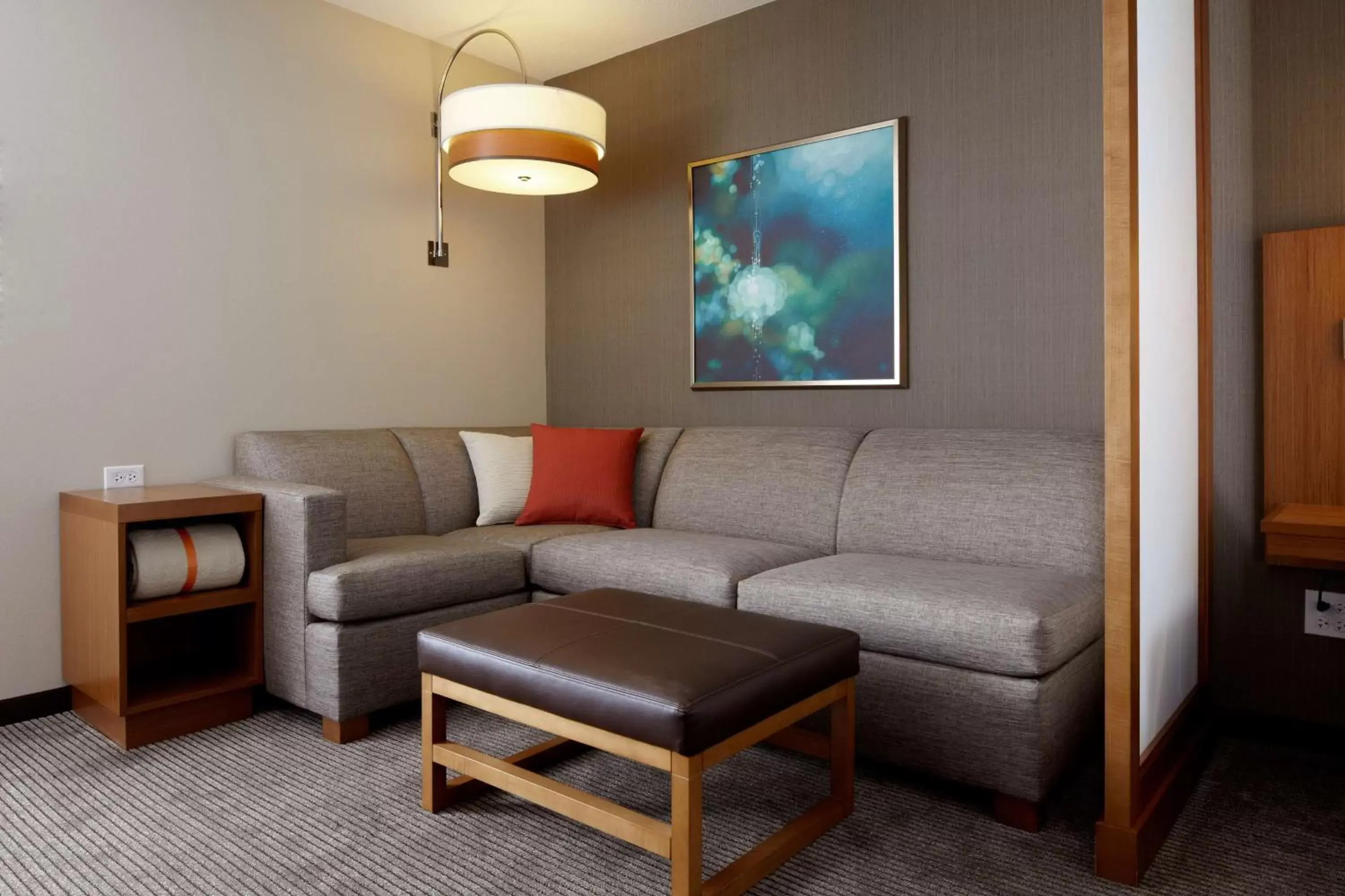 Photo of the whole room, Seating Area in Hyatt Place Detroit/Royal Oak