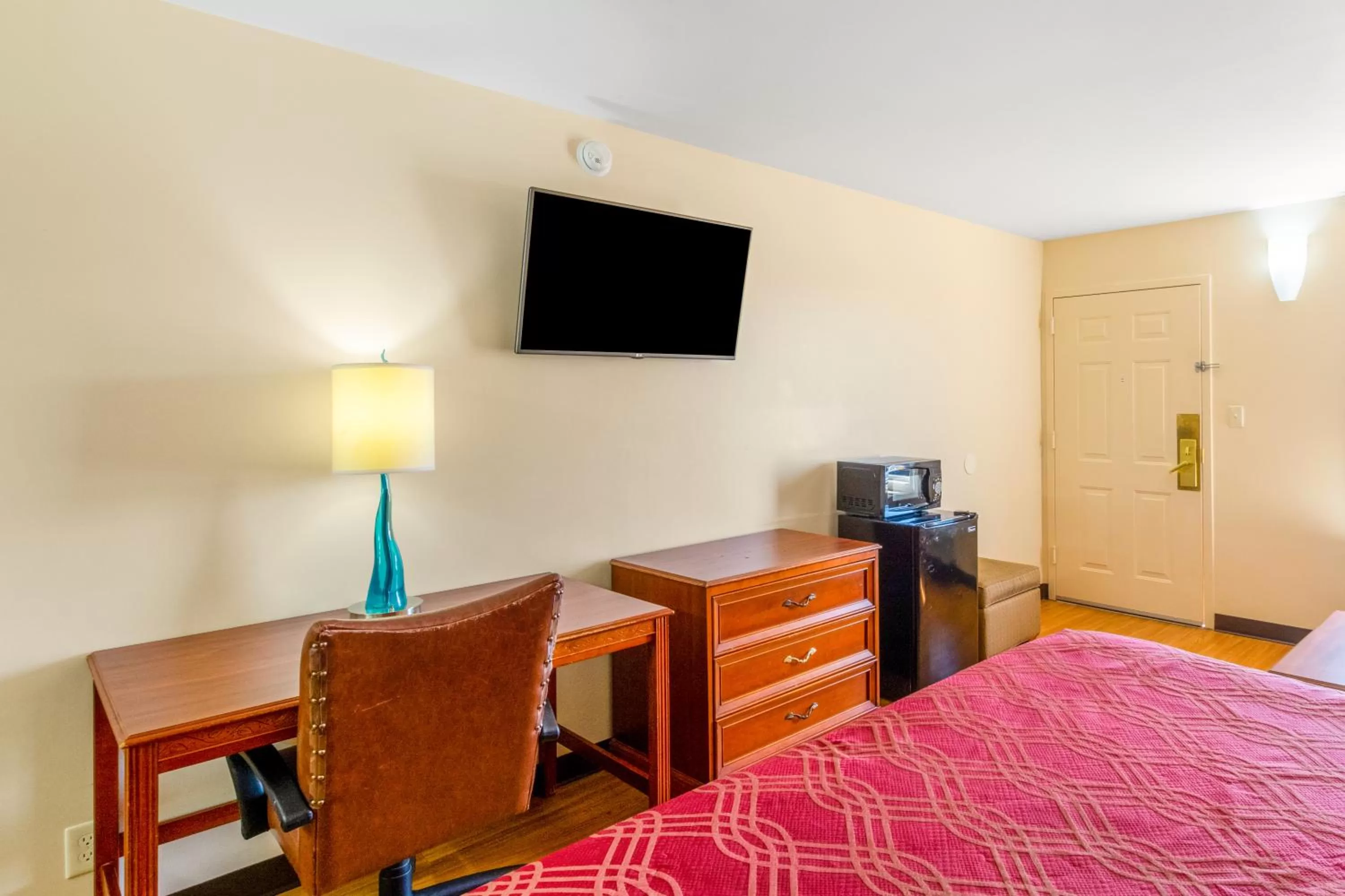 TV and multimedia, Bed in Econo Lodge Gaffney