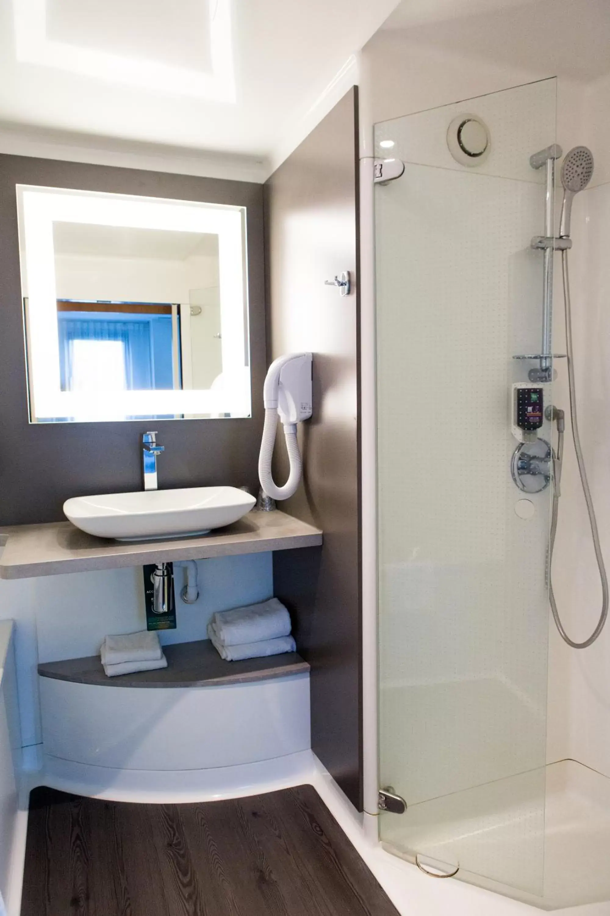 Shower, Bathroom in ibis Styles Lille Aéroport