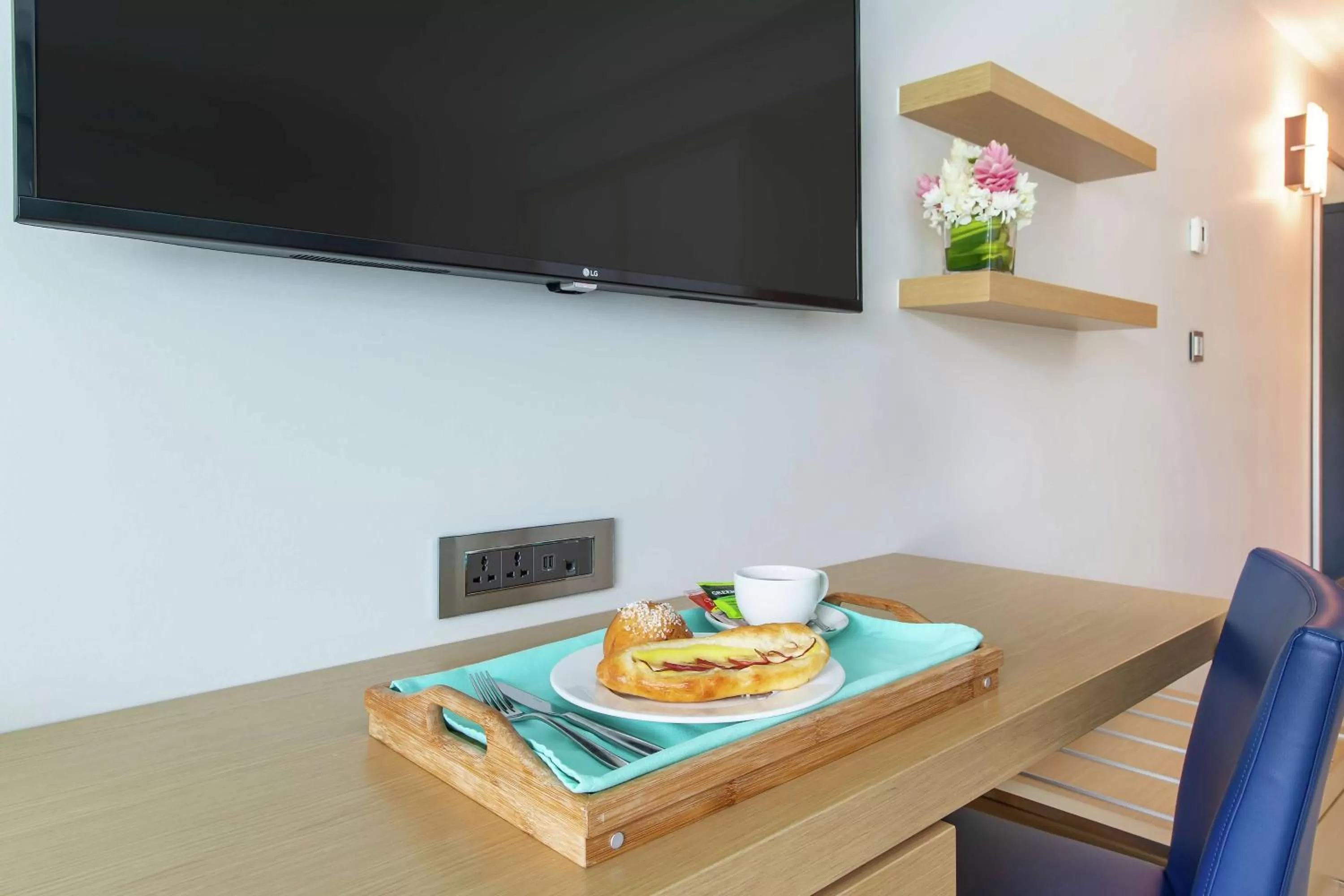 King Room with Swim up Pool in Harbor Club St Lucia, Curio Collection by Hilton