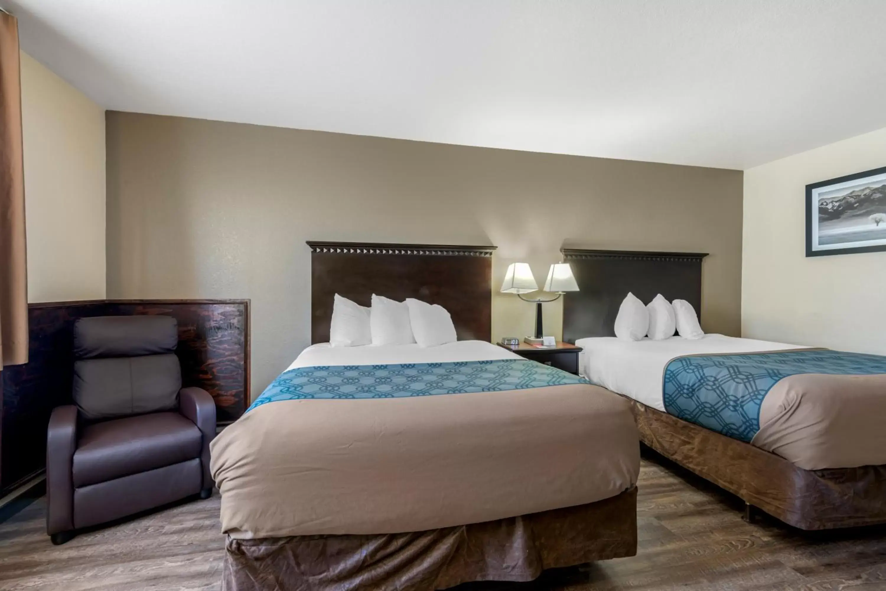 Bed in Econo Lodge Gunnison
