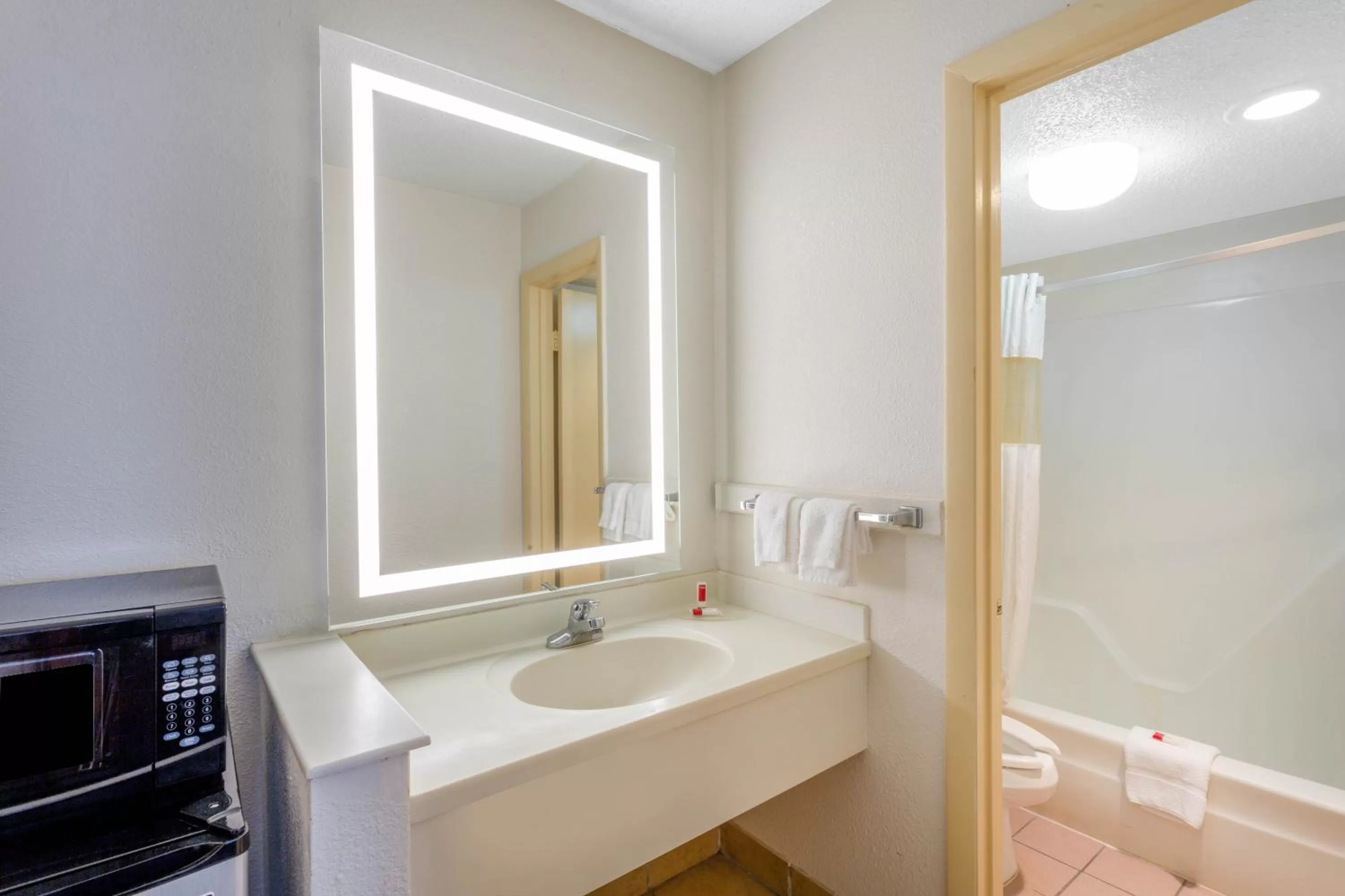 Howard Johnson by Wyndham Virginia Beach