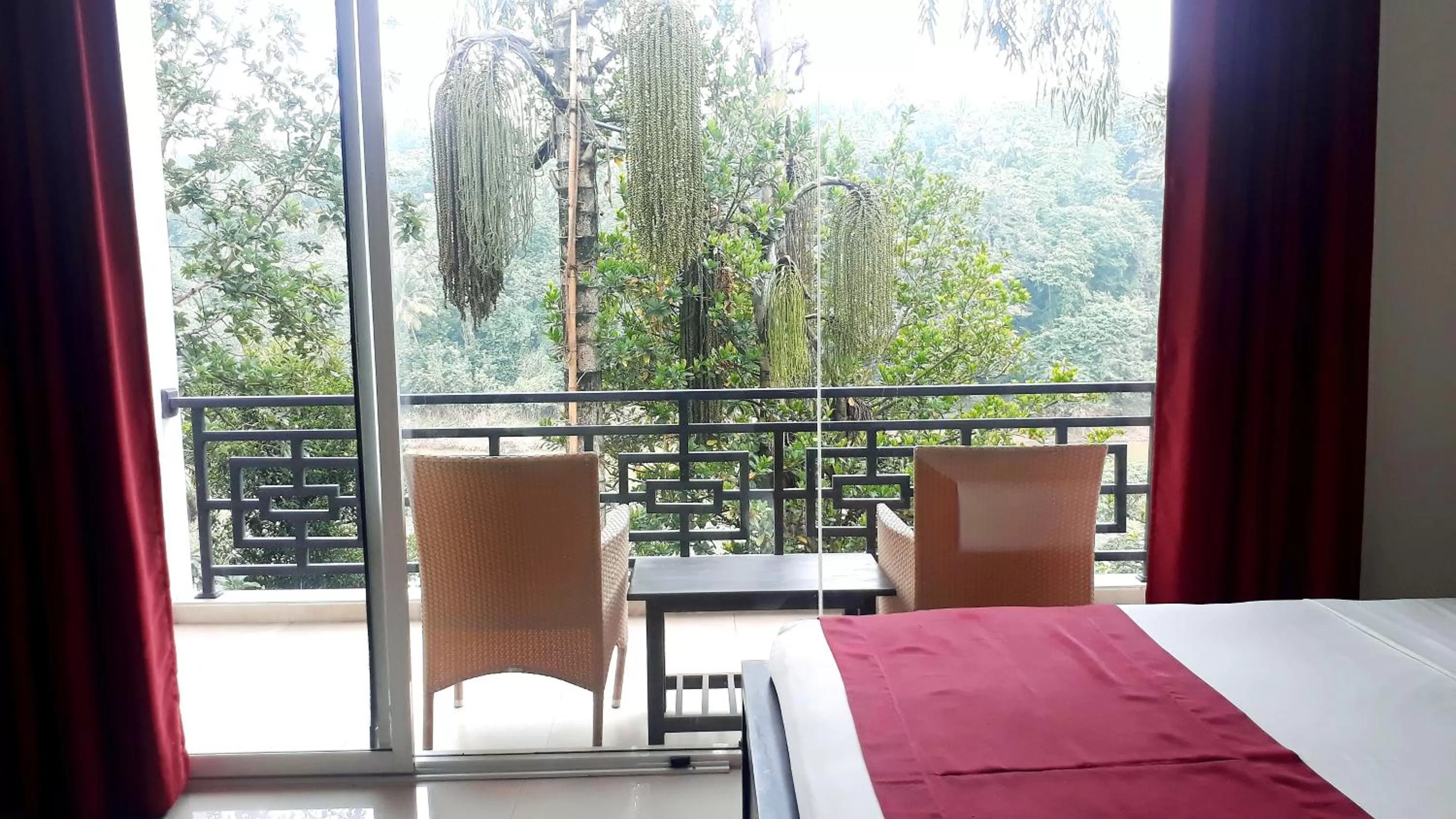 Balcony/Terrace, Bed in Kandy Rivers Edge Nature Resort