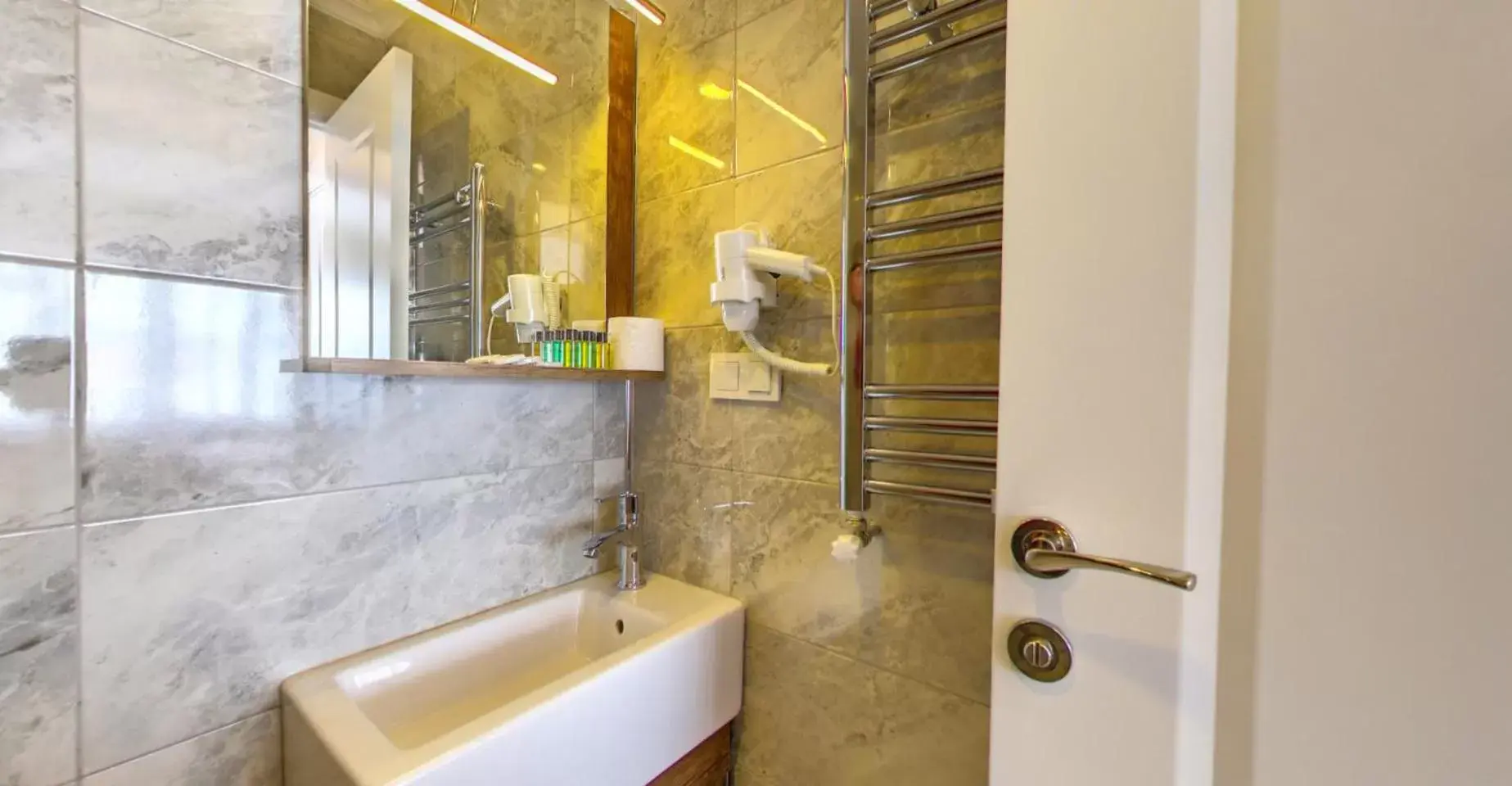 Bathroom in Beyazit Palace Hotel & Cafe Restaurant