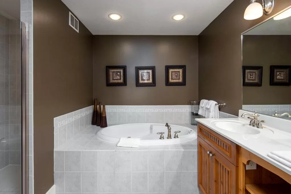 Bathroom in Larsmont Cottages