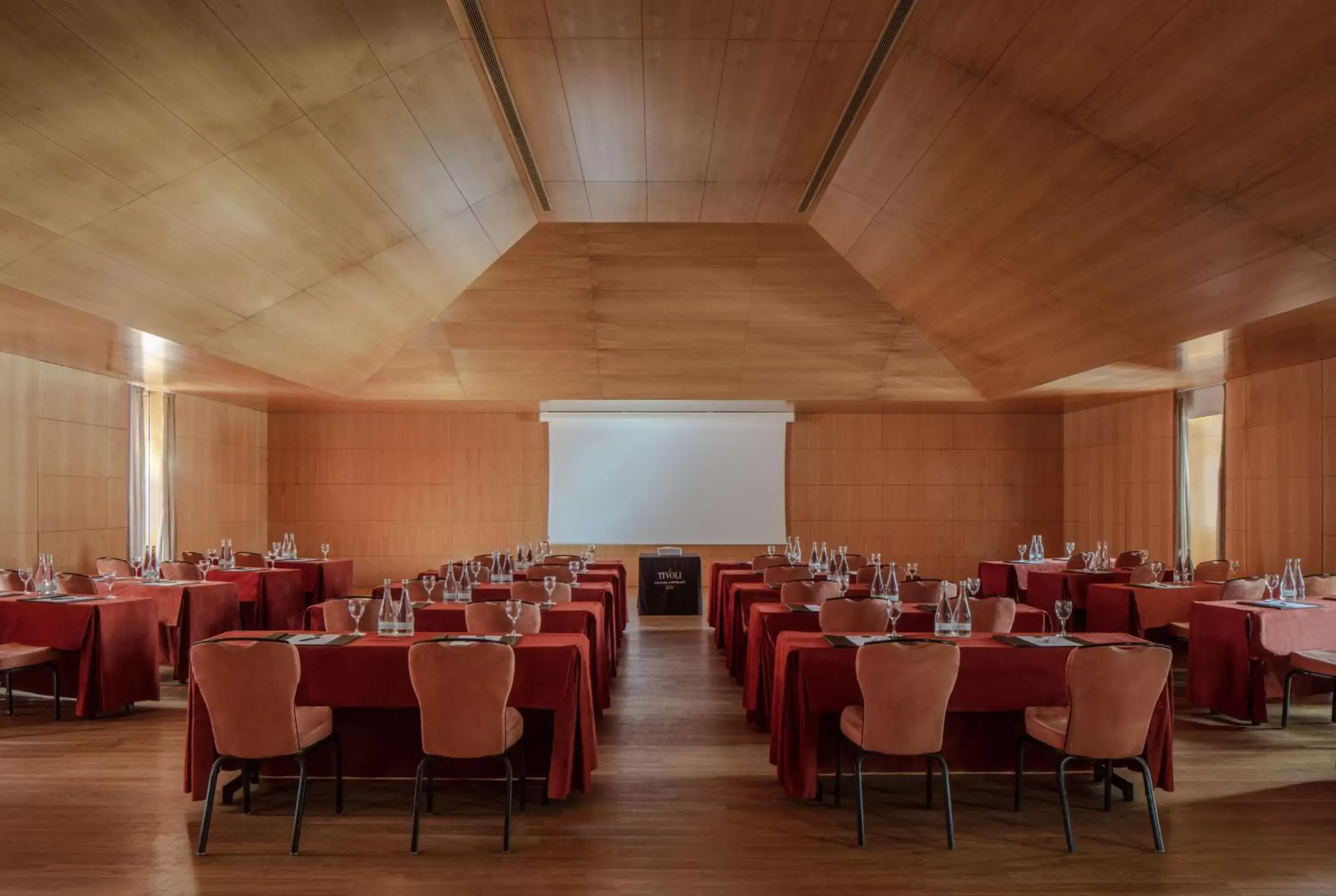 Meeting/conference room in Tivoli Avenida Liberdade Lisboa – A Leading Hotel of the World