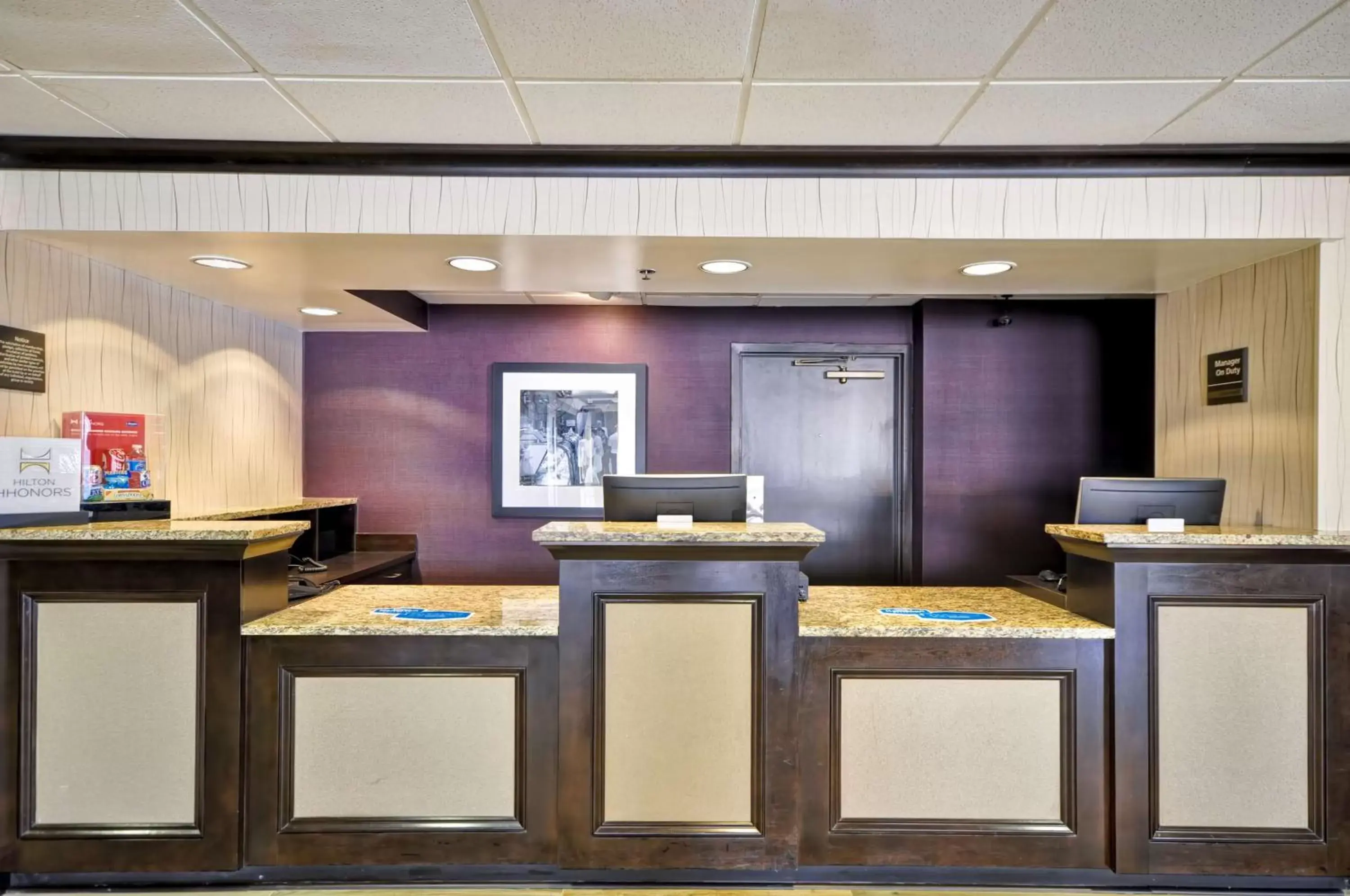 Lobby or reception, Lobby/Reception in Hampton Inn Kansas City - Airport