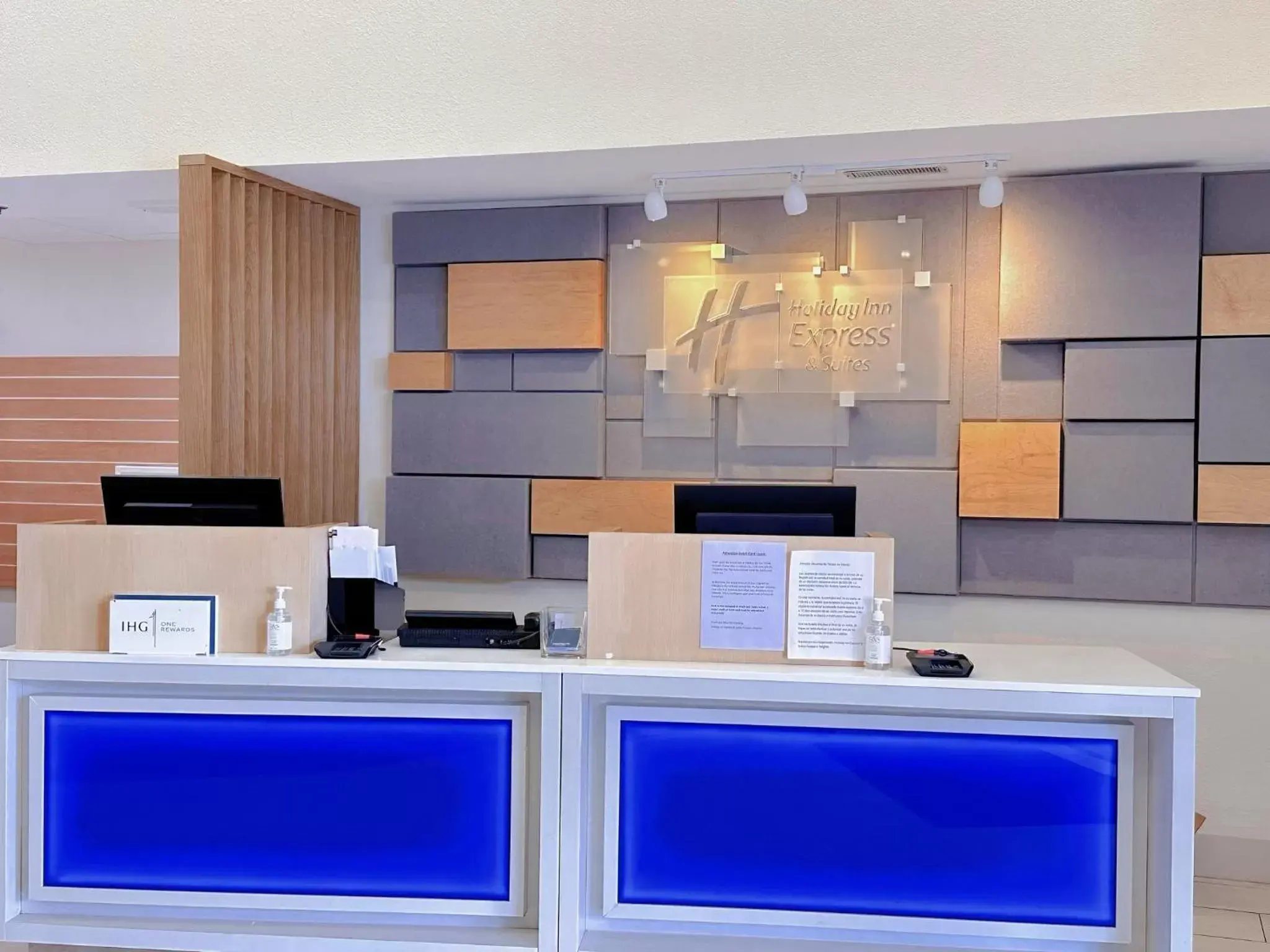 Property building in Holiday Inn Express & Suites - Prospect Heights by IHG Property building in Holiday Inn Express & Suites - Prospect Heights by IHG