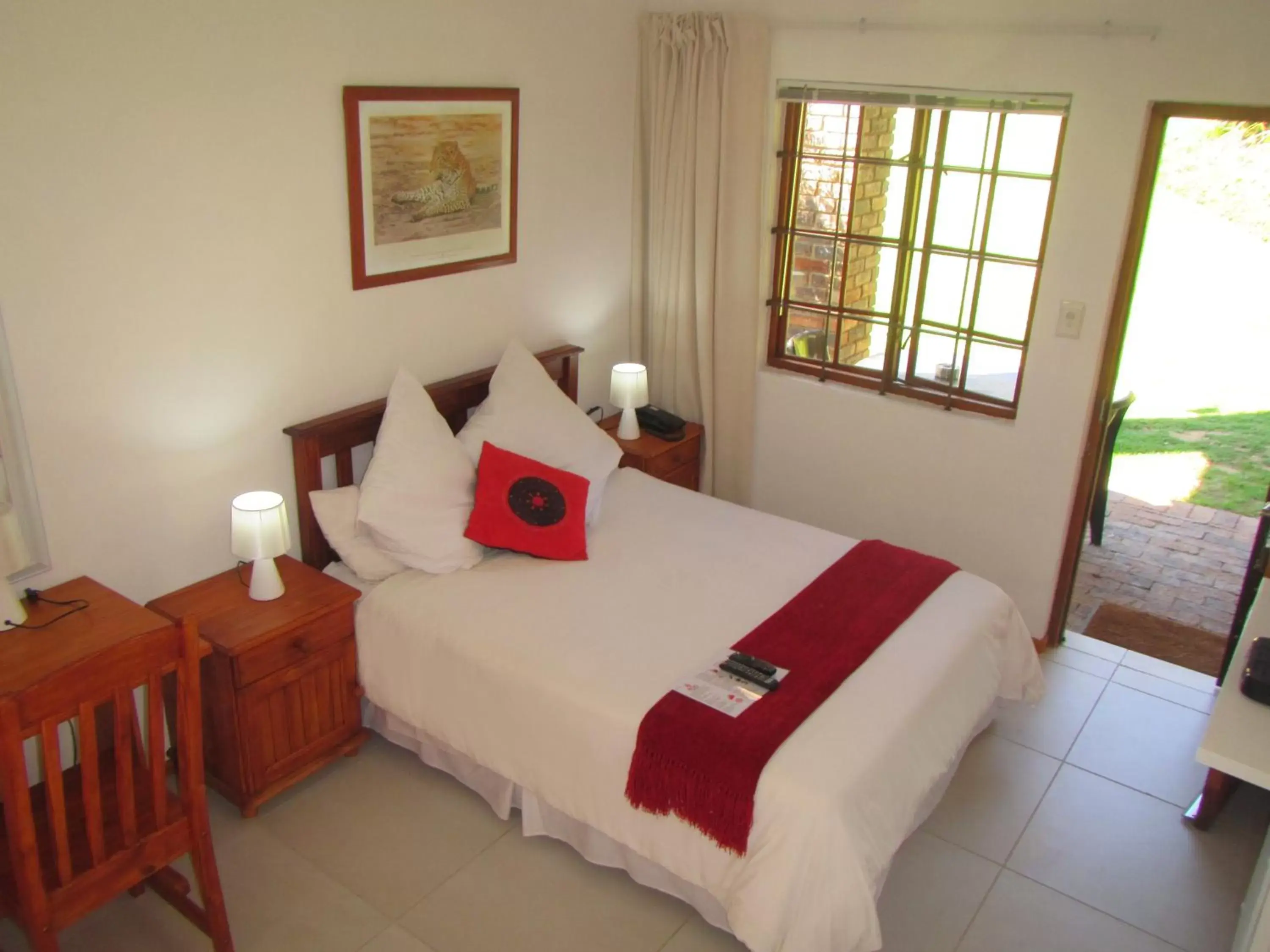 Bedroom, Bed in African Footprints Lodge