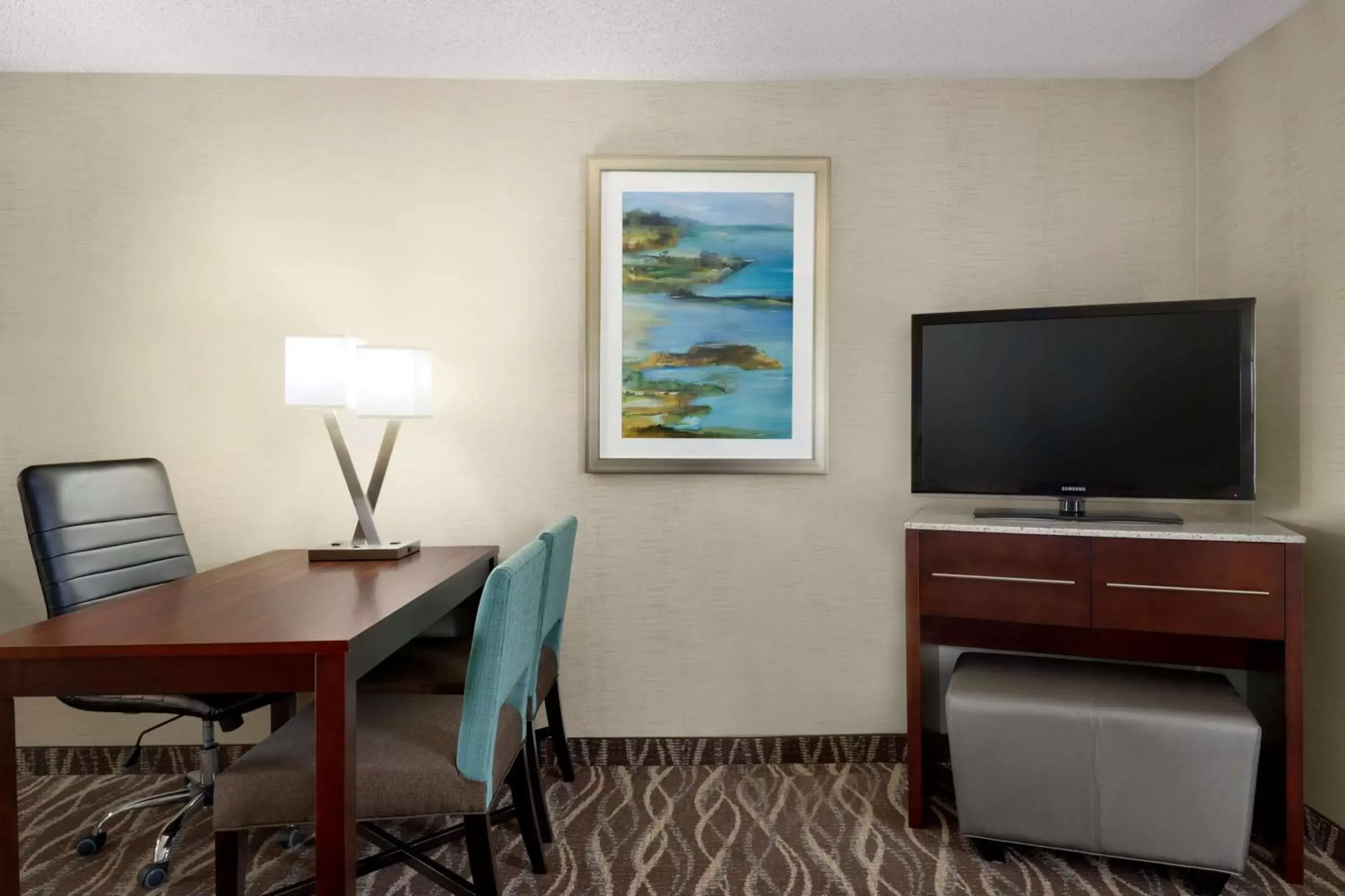 Living room, TV/Entertainment Center in Embassy Suites by Hilton Lompoc Central Coast