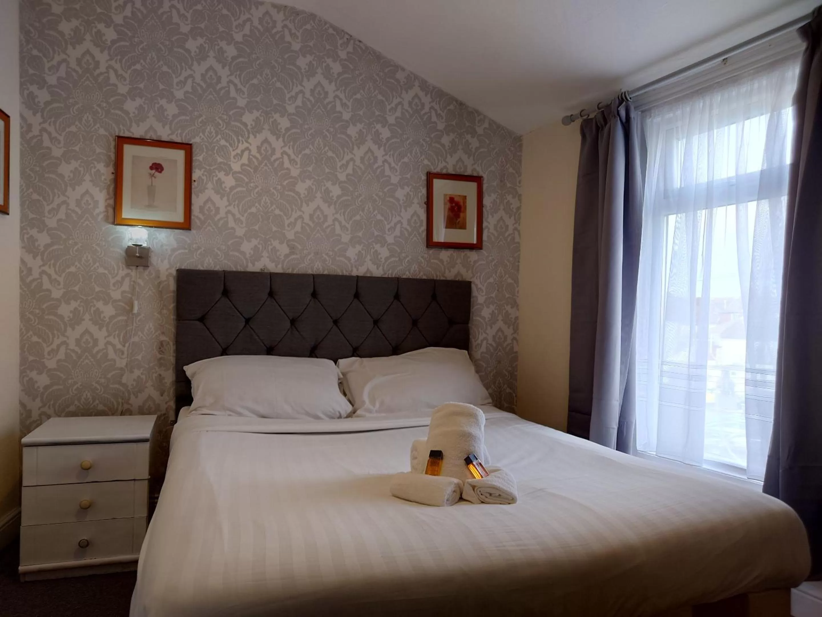 Bedroom, Bed in The Trevross