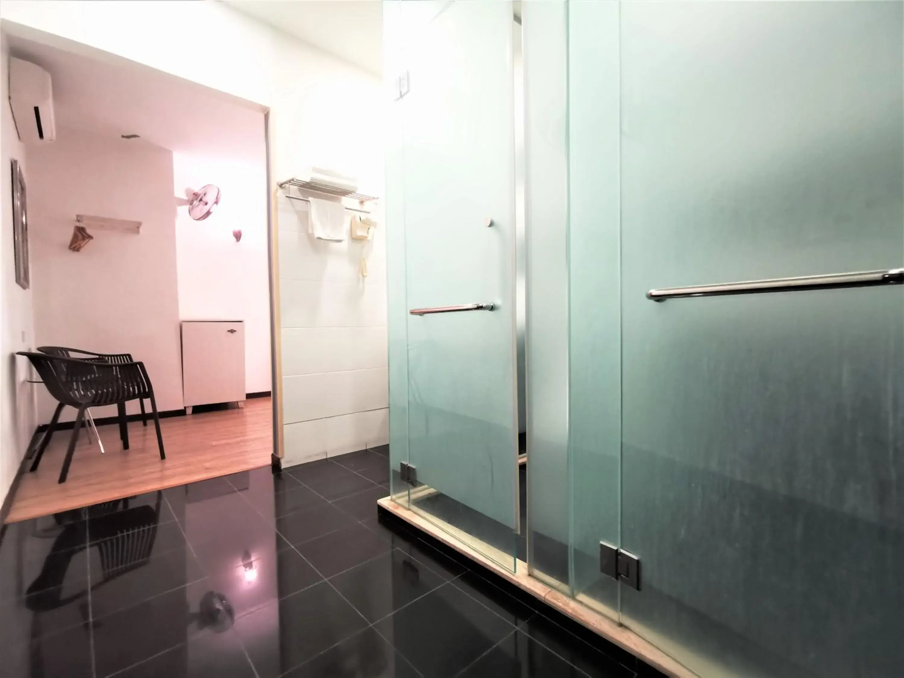 Shower, Bathroom in Koho Hotel