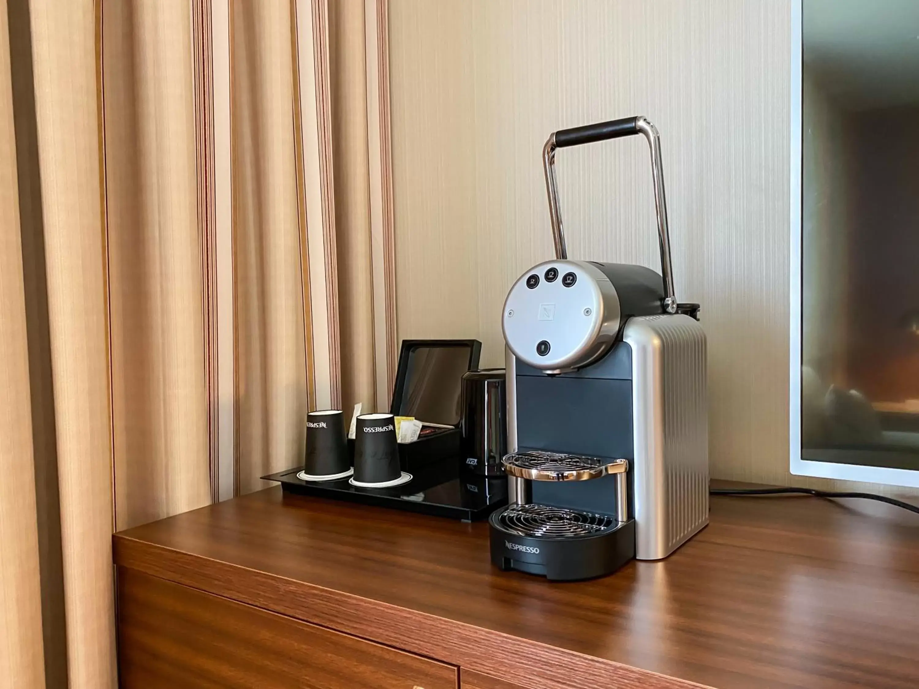 Coffee/Tea Facilities in Nash Airport Hotel