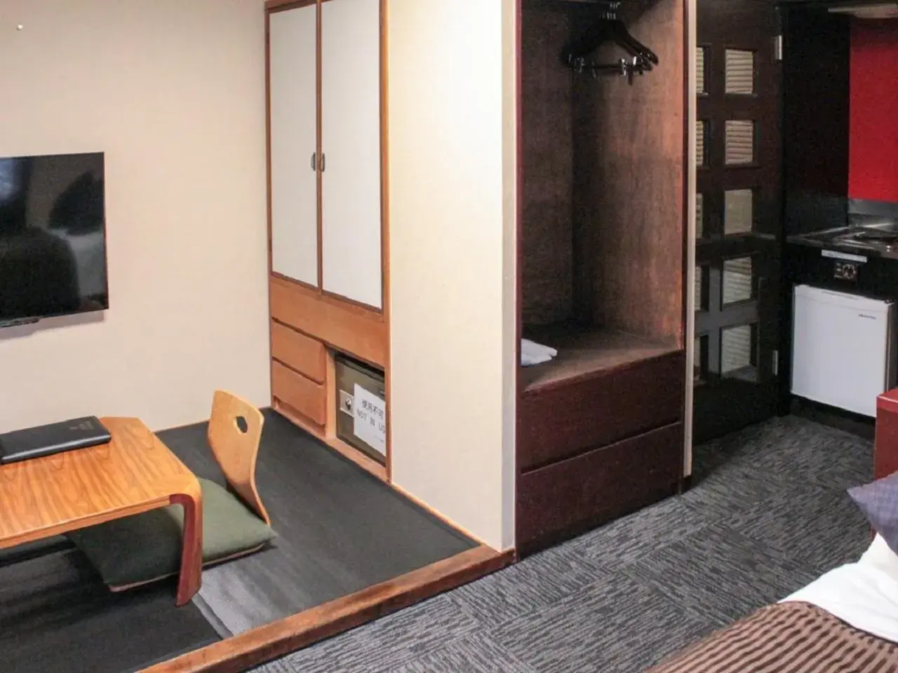 Photo of the whole room, TV/Entertainment Center in HOTEL LiVEMAX Kyoto Ekimae