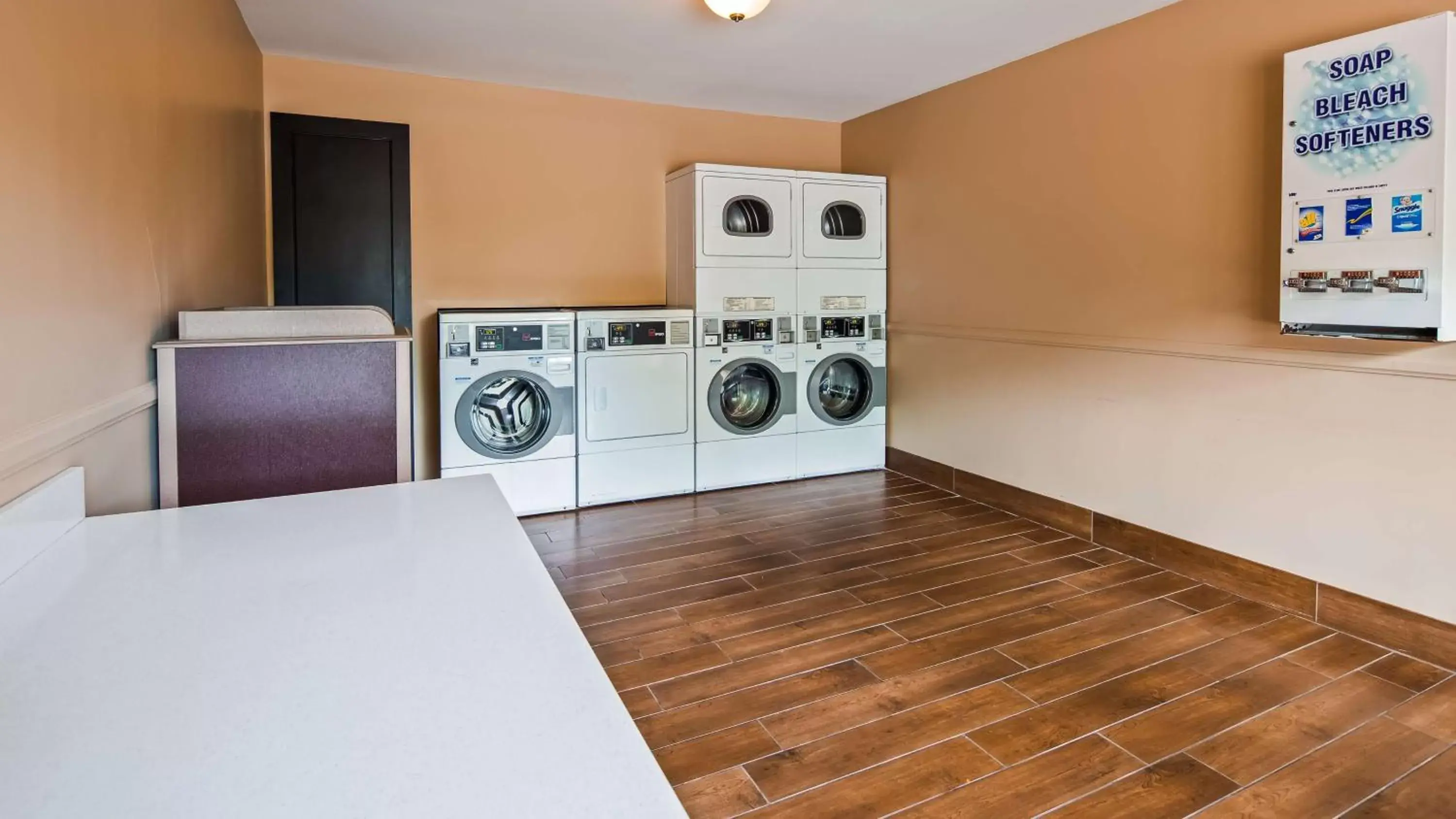 laundry, Kitchen/Kitchenette in Best Western Newport Inn