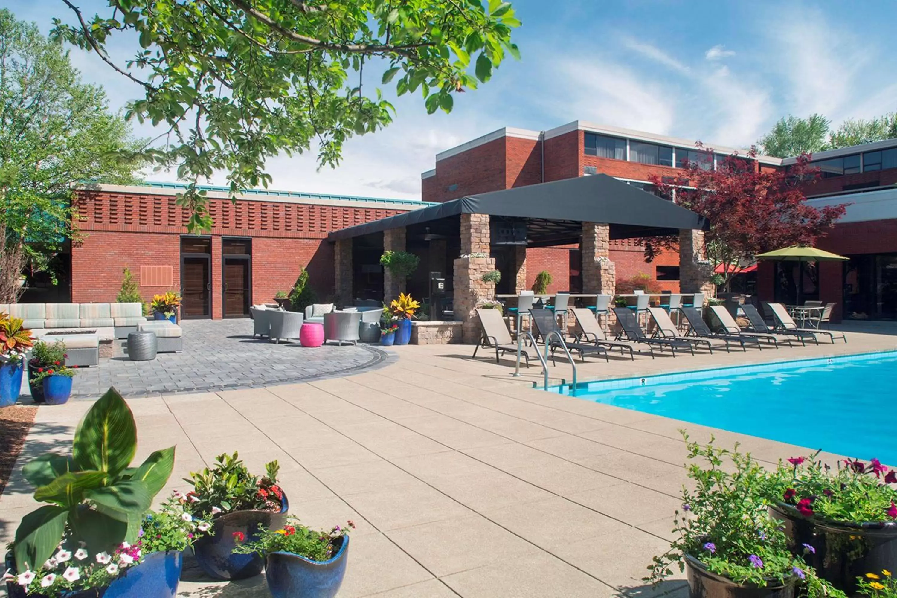 Property building, Swimming Pool in Hilton Akron/Fairlawn