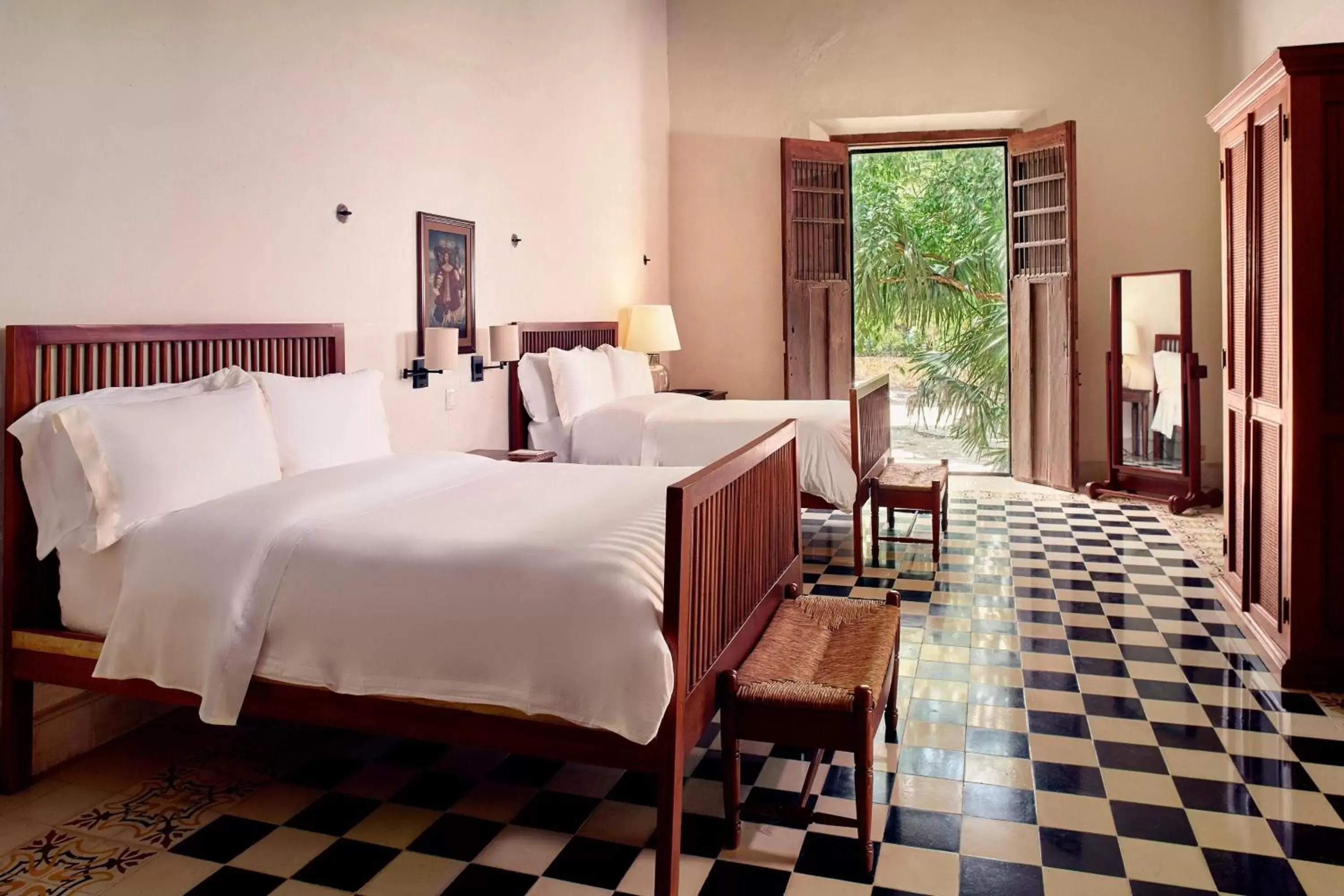 Photo of the whole room, Bed in Hacienda Temozon