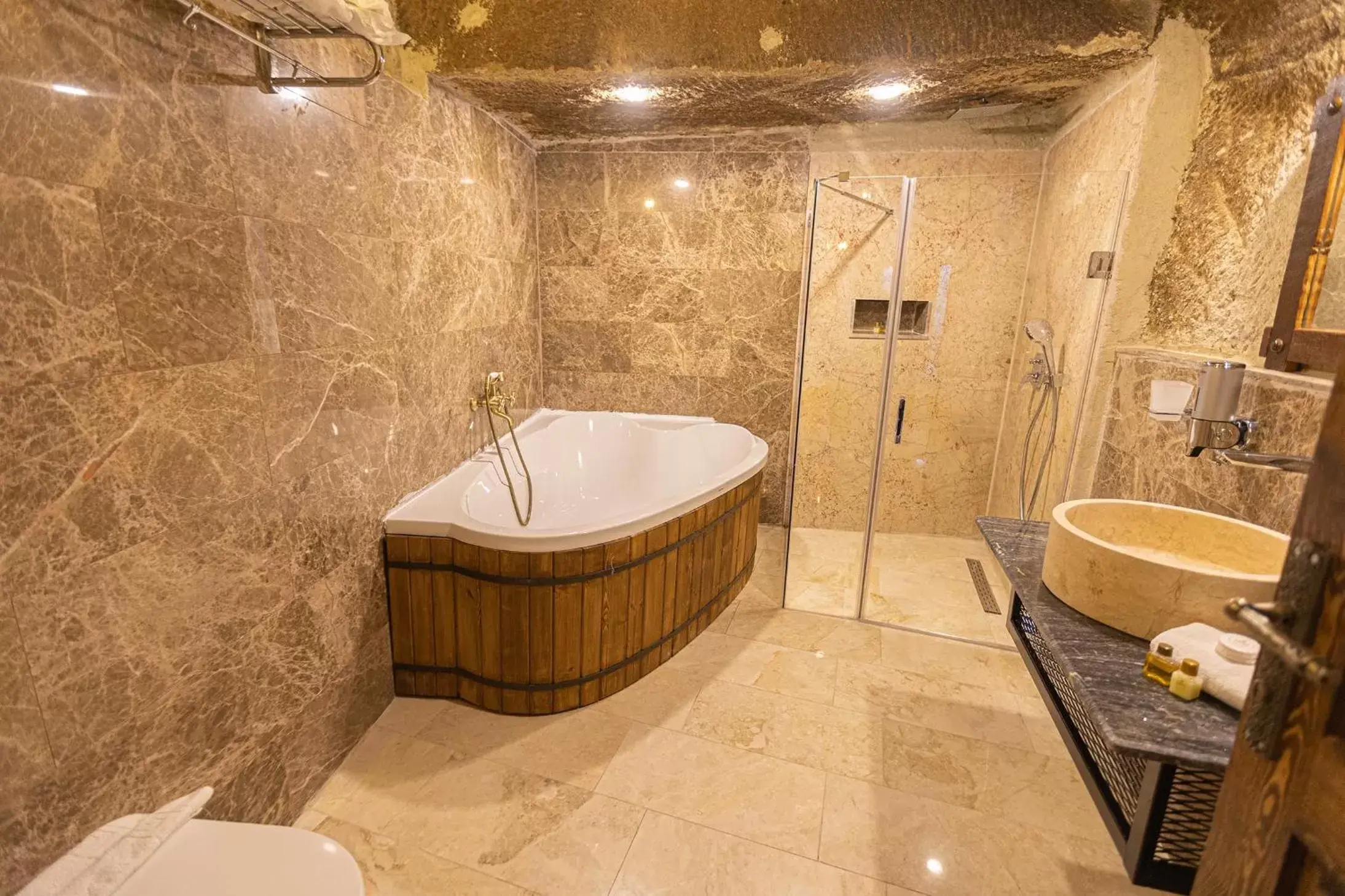 Deluxe Suite in Taskonak Hotel Deluxe Suite in Taskonak Hotel