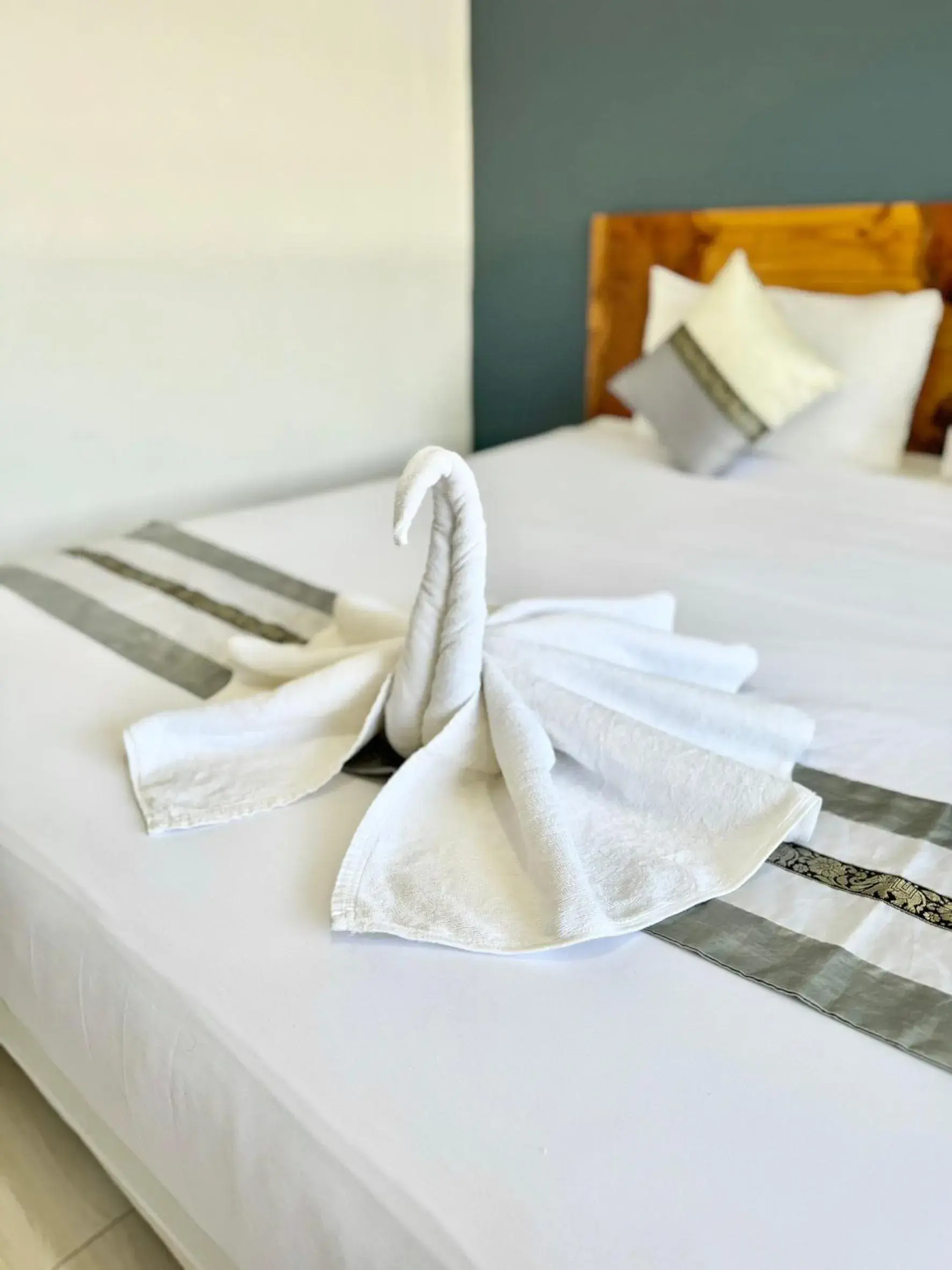 towels, Bed in Diamond De Pai City Hotel